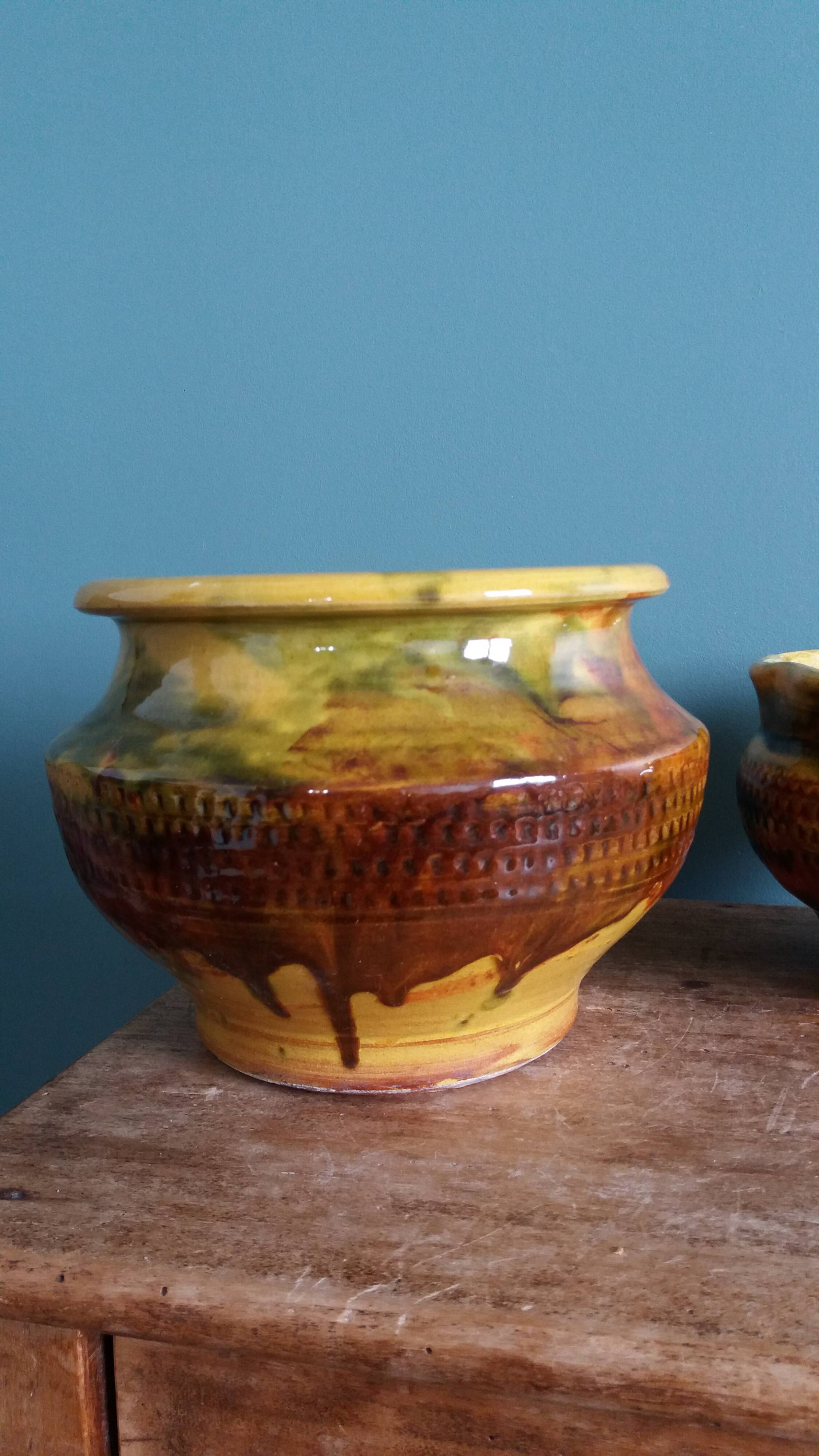 Flower pots, Provençal pottery in glazed terracotta.
