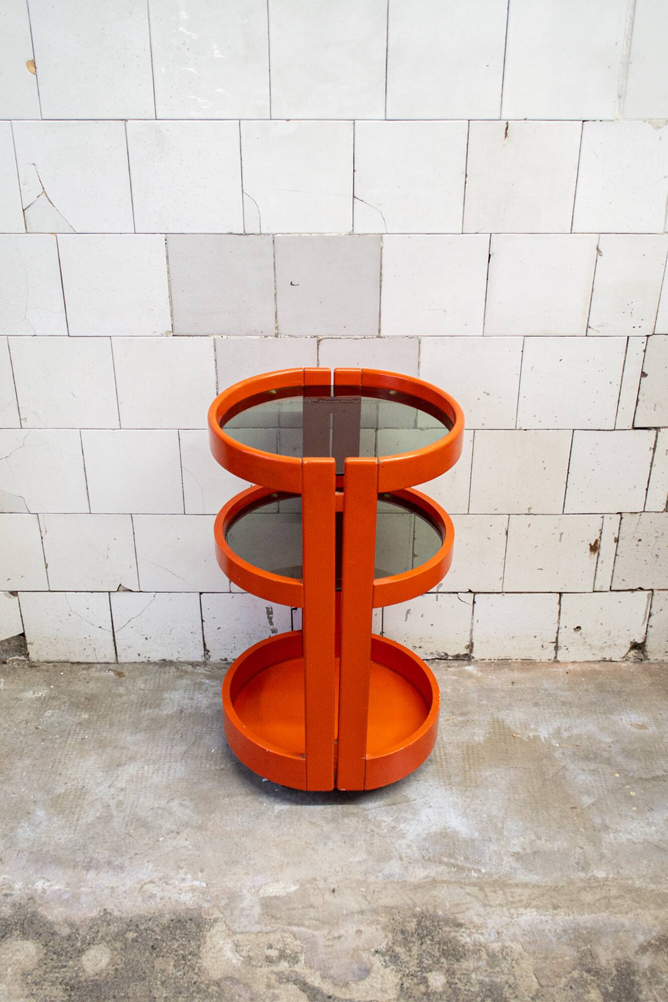 Carrello in legno laccato e vetro. Produzione Italiana  Anni '60