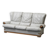 Canapé vintage 3 places en cuir gris et bois, moderniste des années 1950.