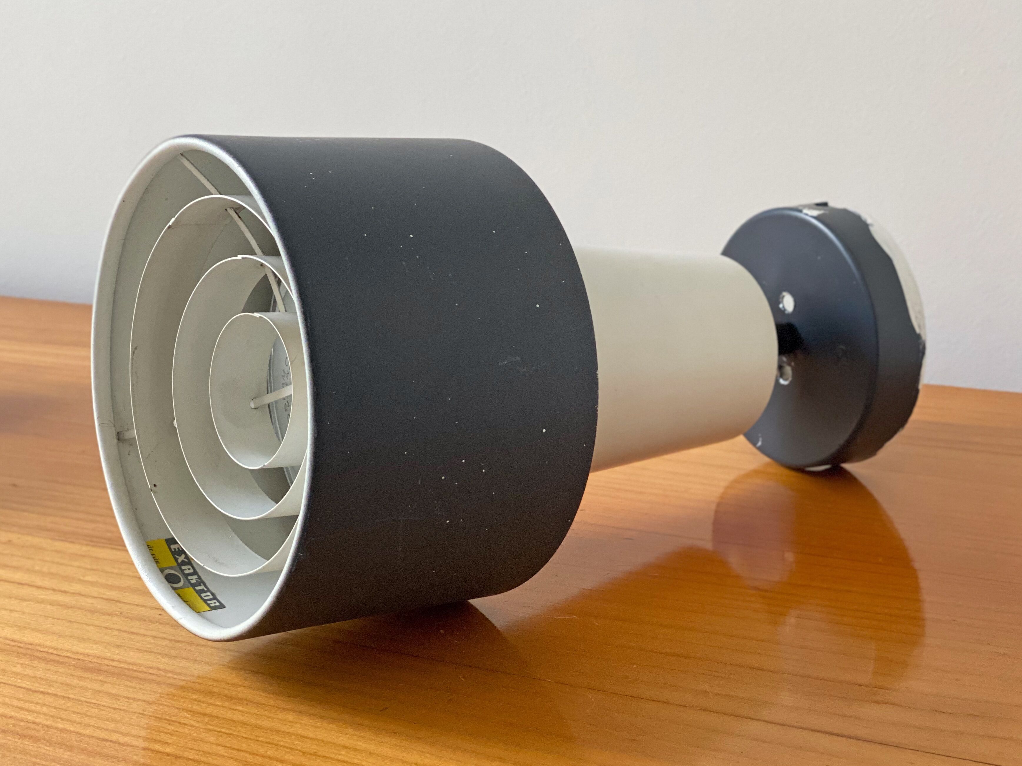 Exaktor spot wall sconce