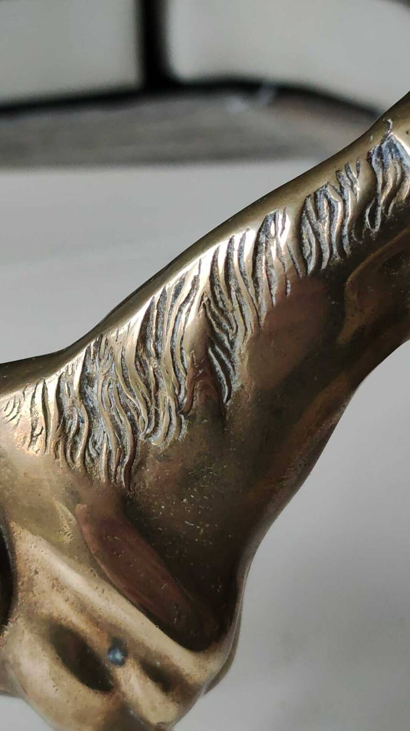 Sculpture Cheval vintage en position d arrêt/observation, en laiton massif. 23 x 19 cm