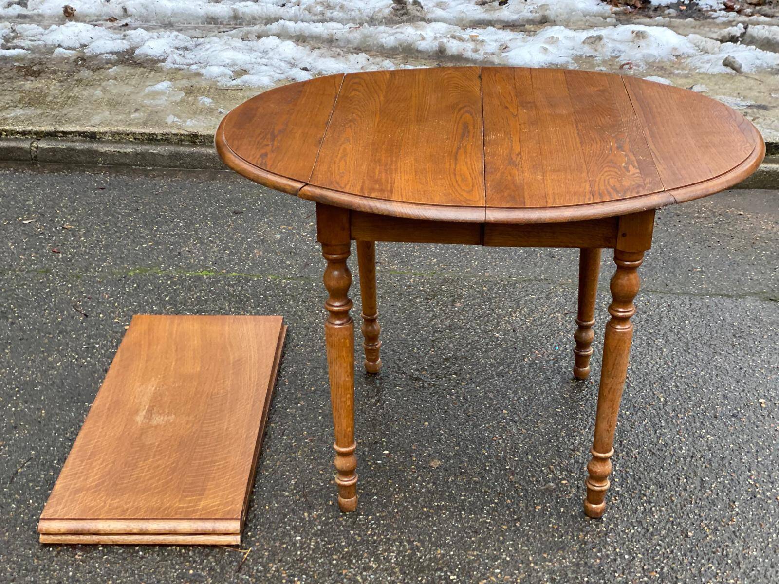Round extendable dining table Louis Philippe 90cm with 2 extensions in oak.
