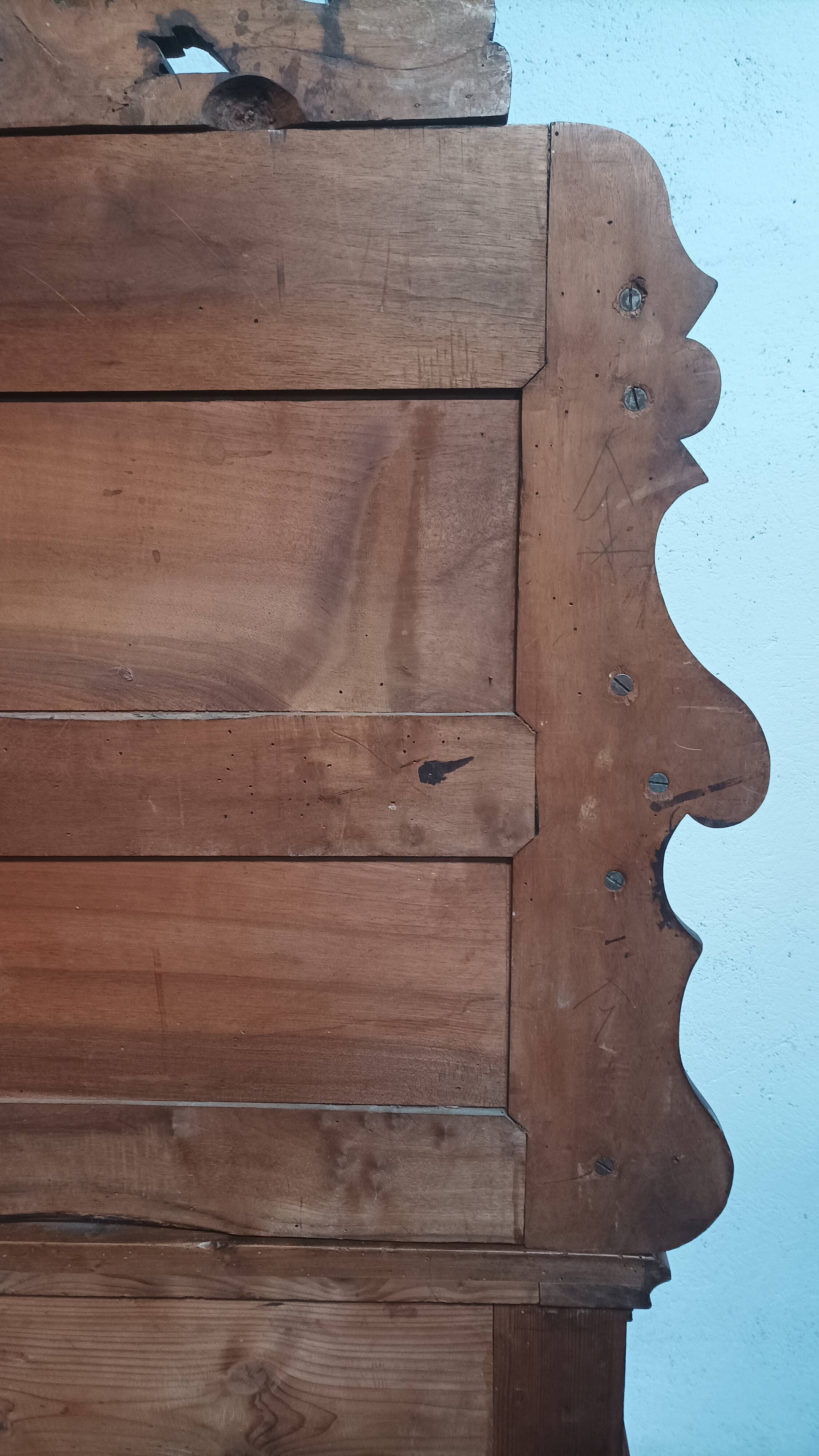 Buffet Saint Hubert en noyer époque 19ème