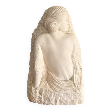 Sculpture Art populaire "Femme allongée" en pierre de Caen, Normandie