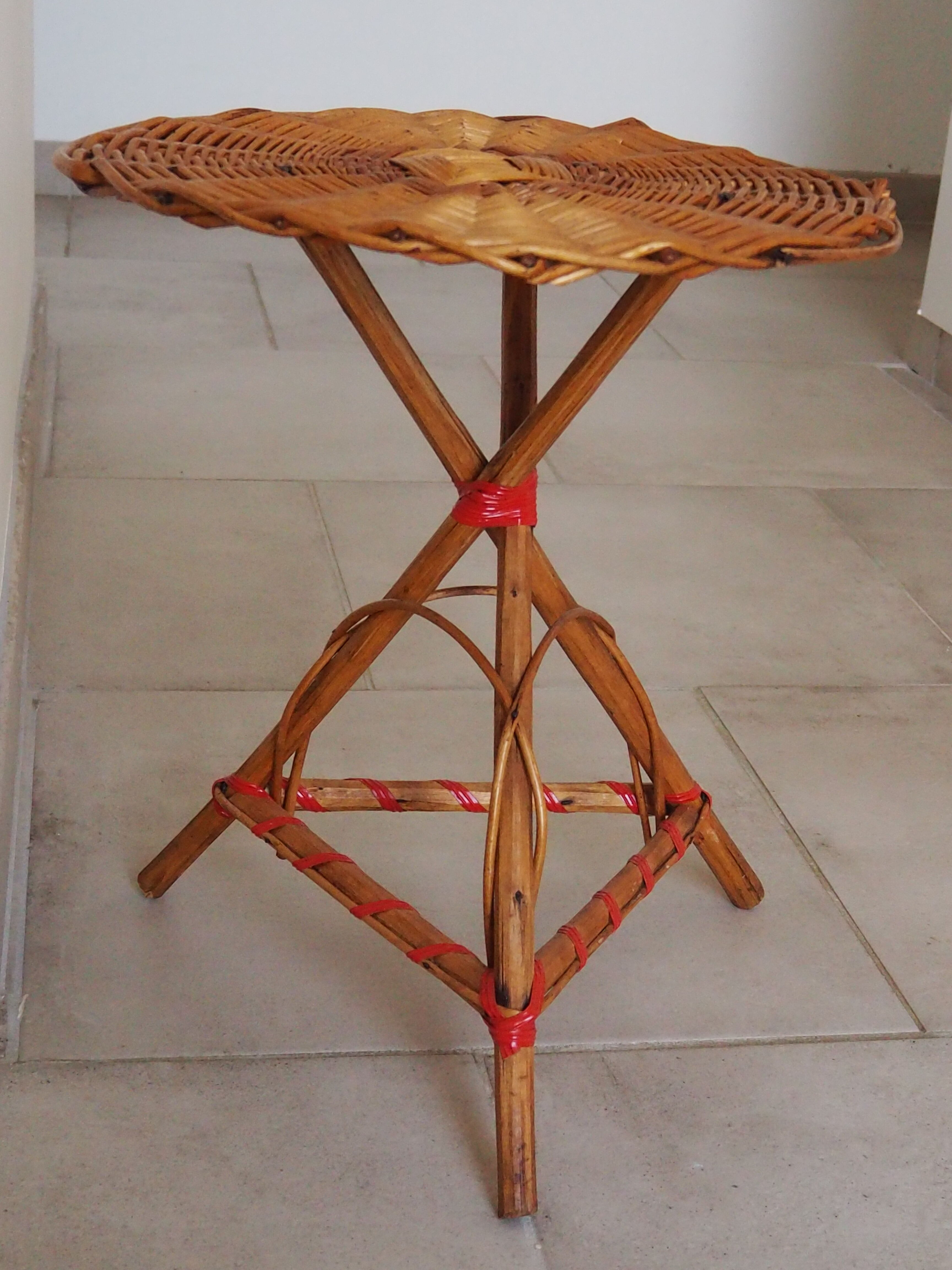Bolster / pedestal table in tripod rattan 1960s-1970s
