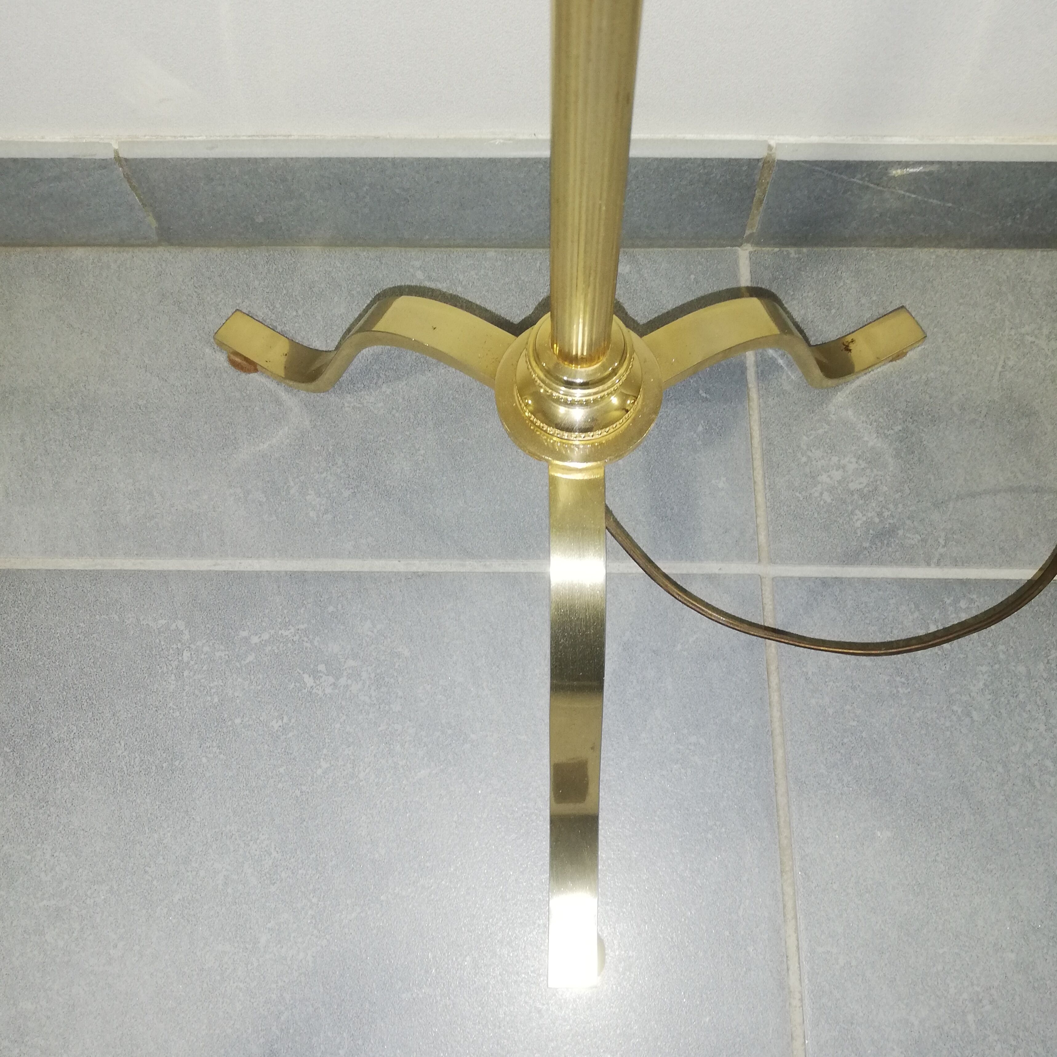 Lampadaire tripode en bronze doré et ciselé à hauteur variable