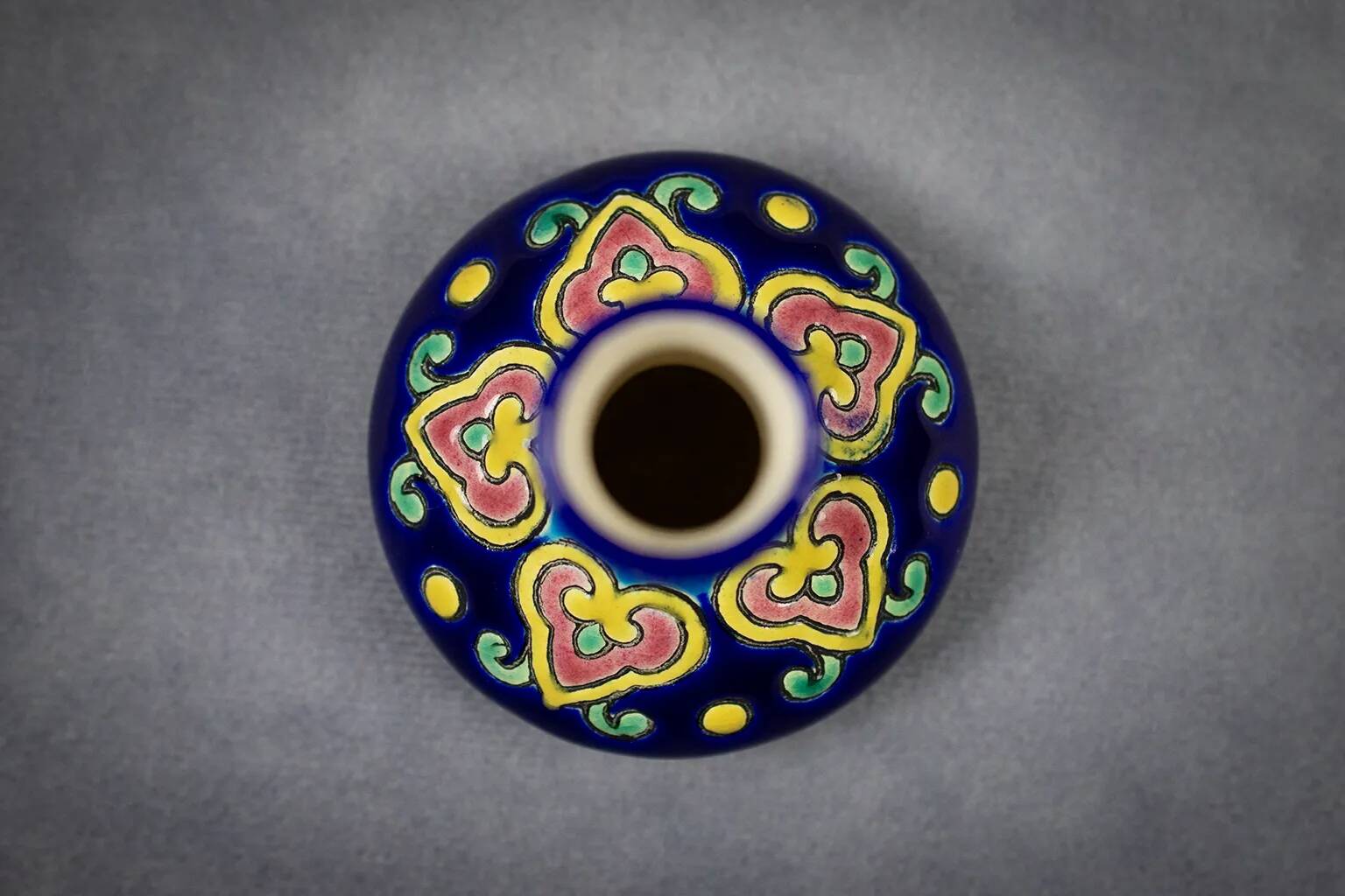 Vase miniature en émaux de Longwy – Style Art Déco