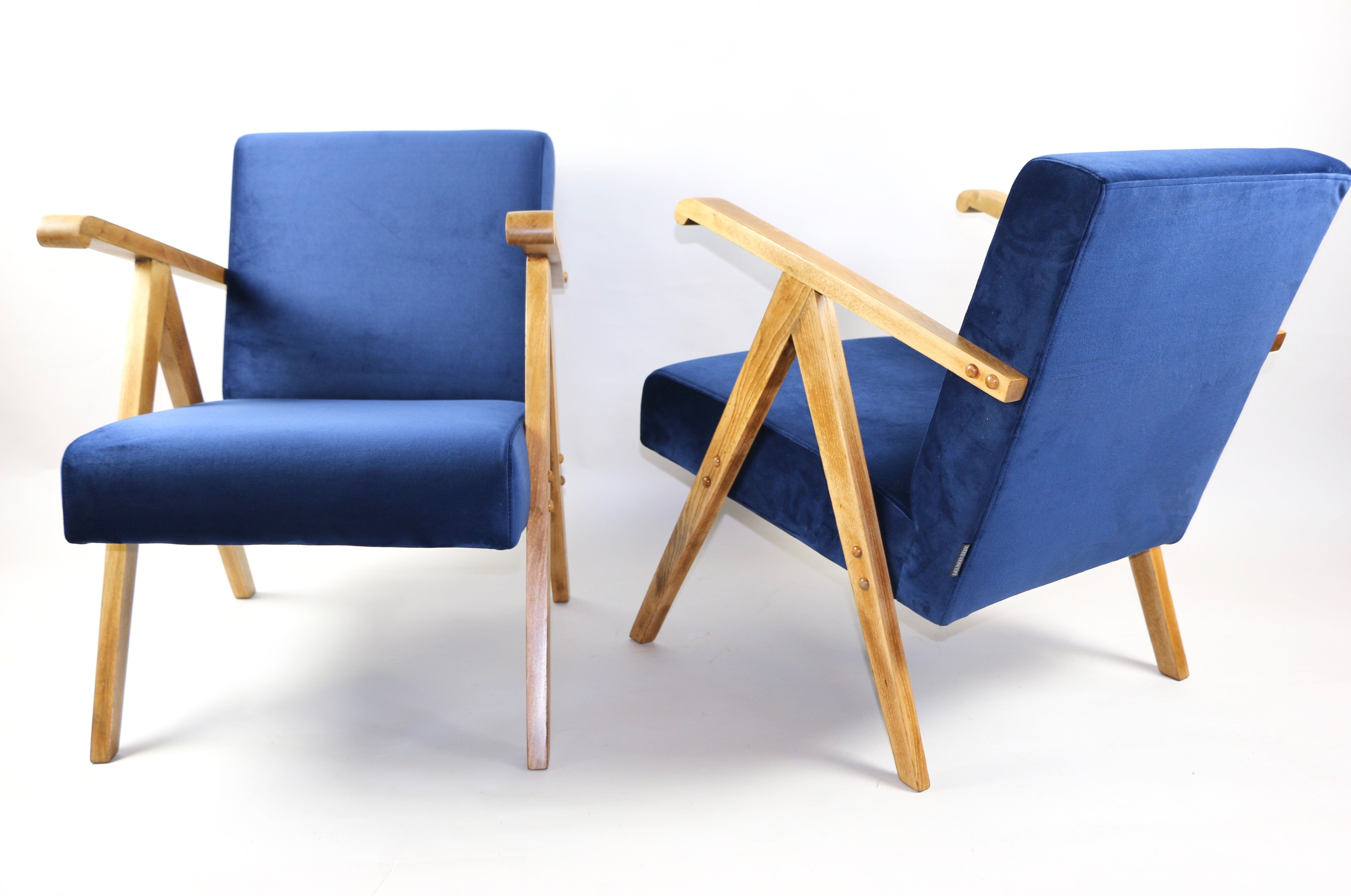 Fauteuils en velours bleu 1970