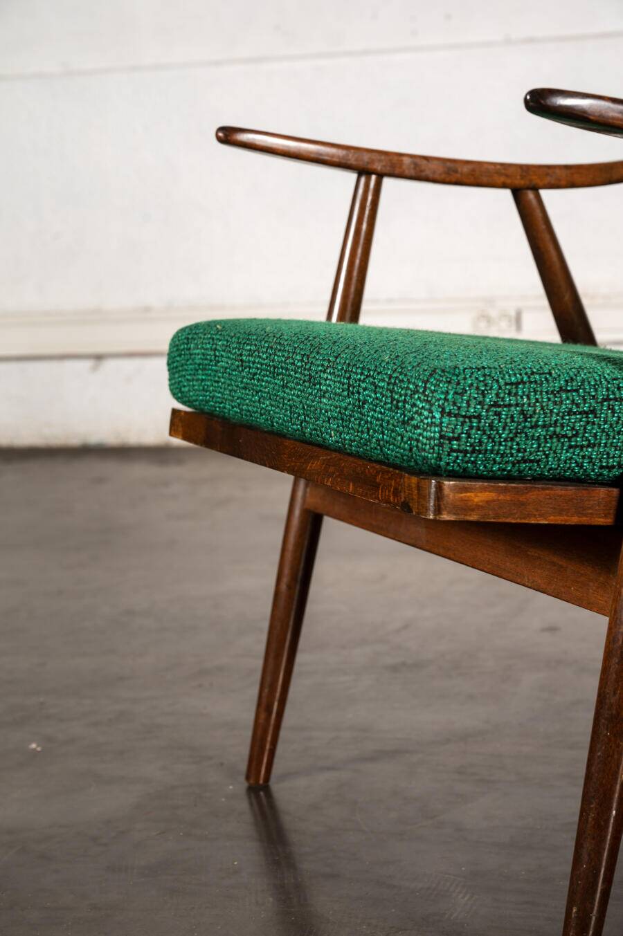 Boomerang chair in green fabric
