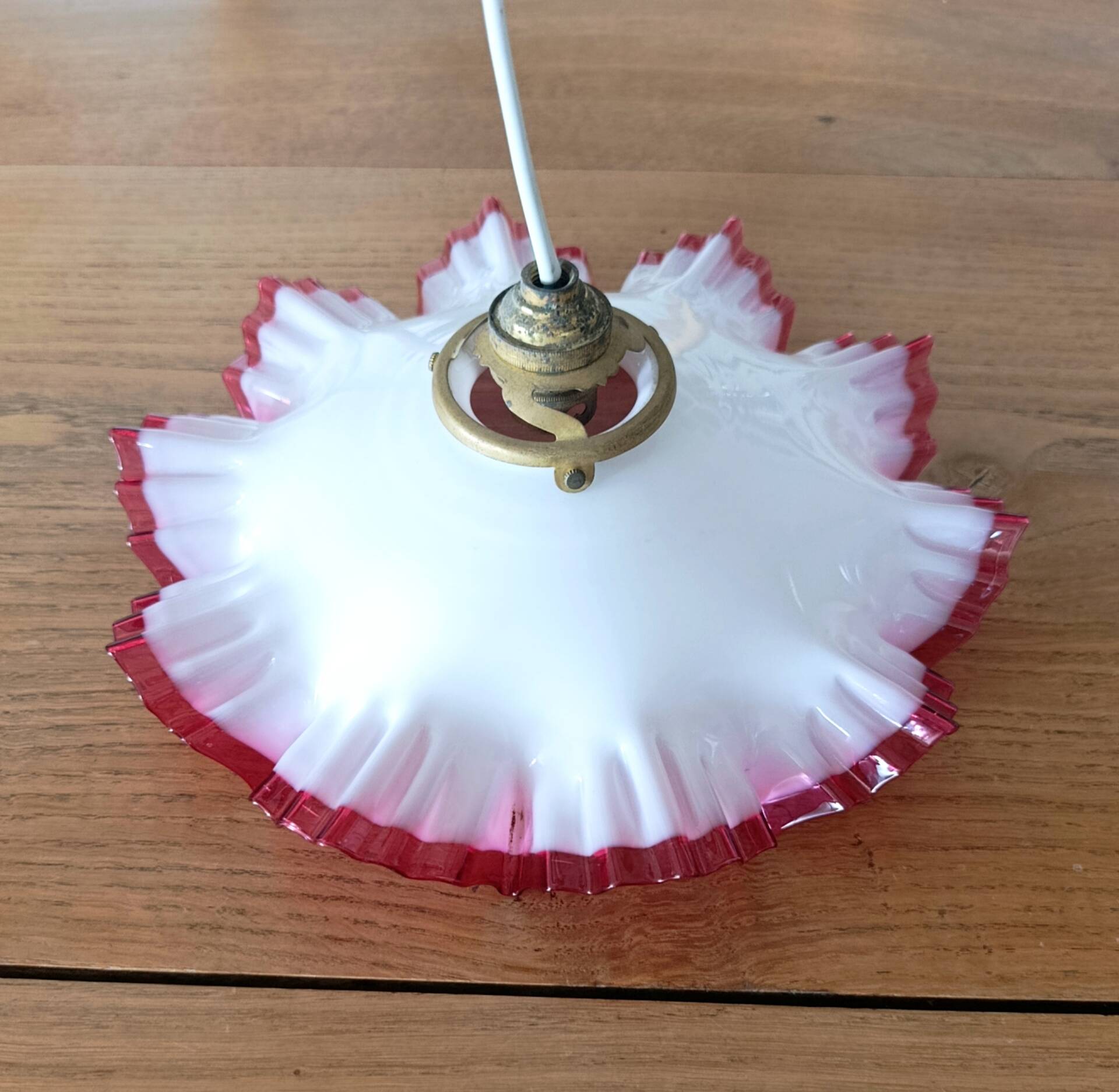 Opaline suspension