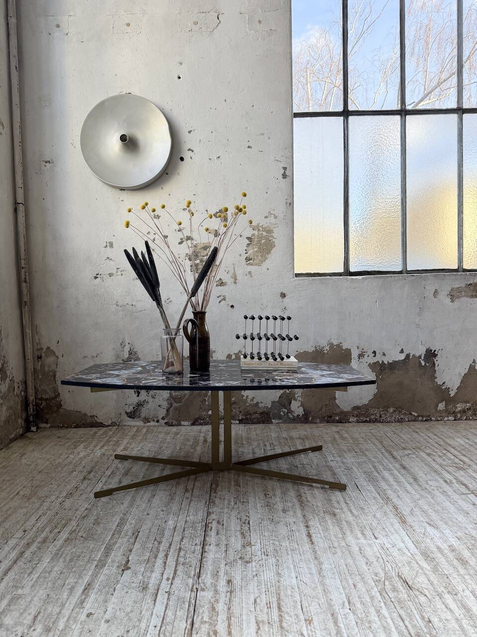 90s coffee table with Agate stone effect.