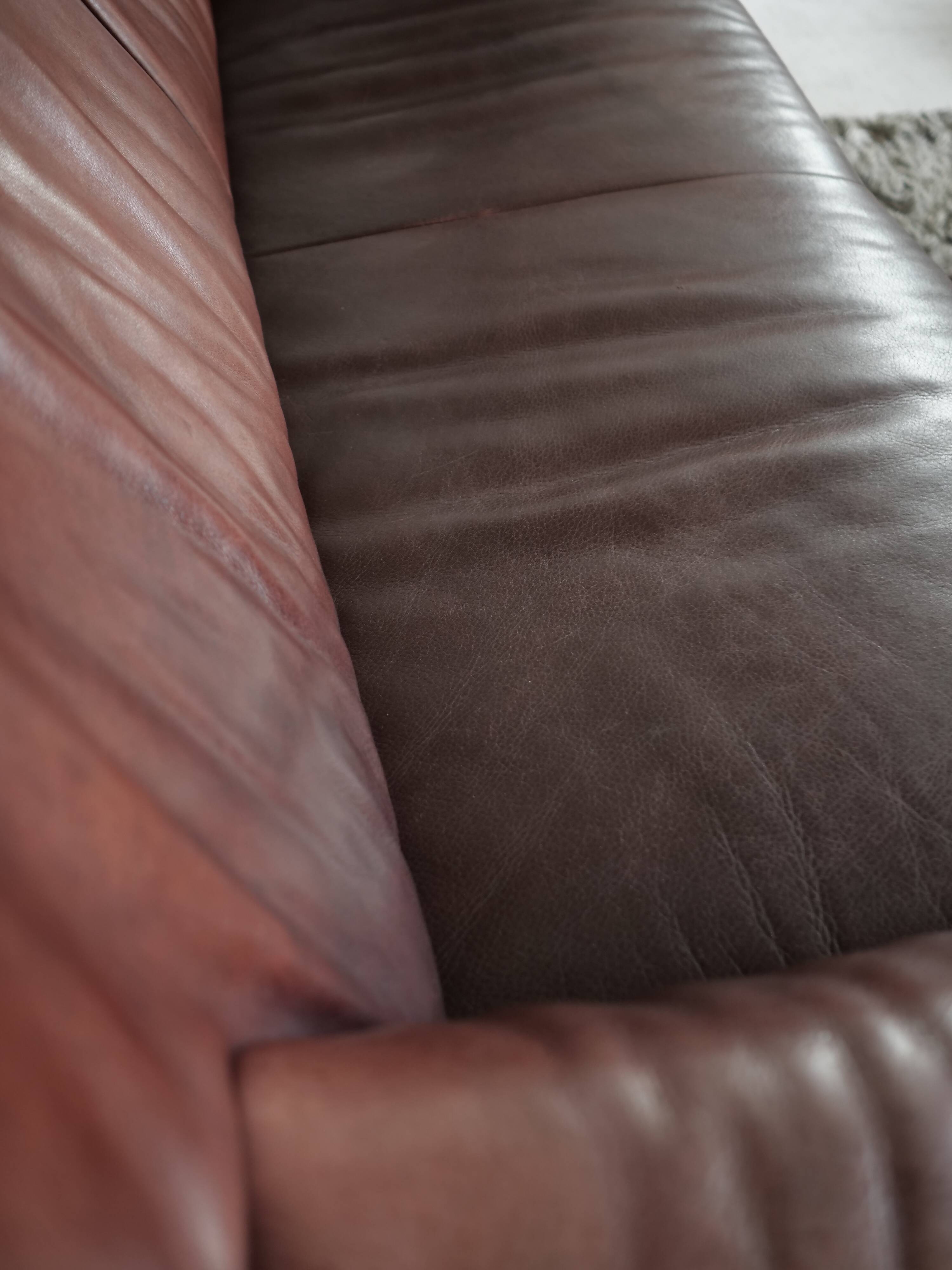 Oxblood leather sofa DeSede DS-72b