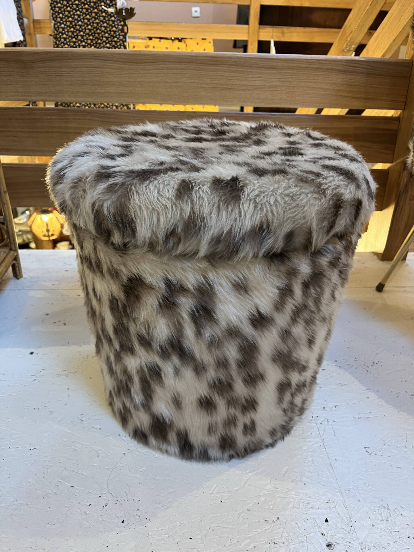Chair and pouf Pelfran