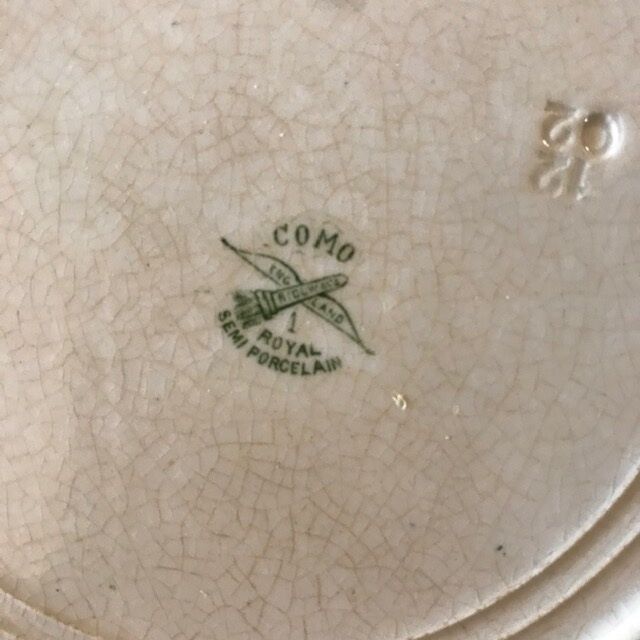 7 dessert plates and a cake dish