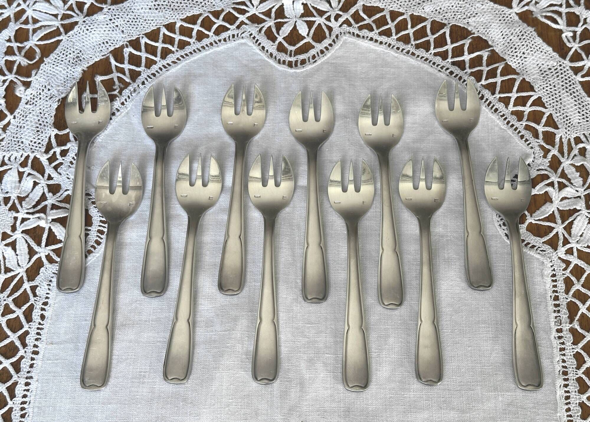 12 silver-plated oyster forks model Filet / Contours