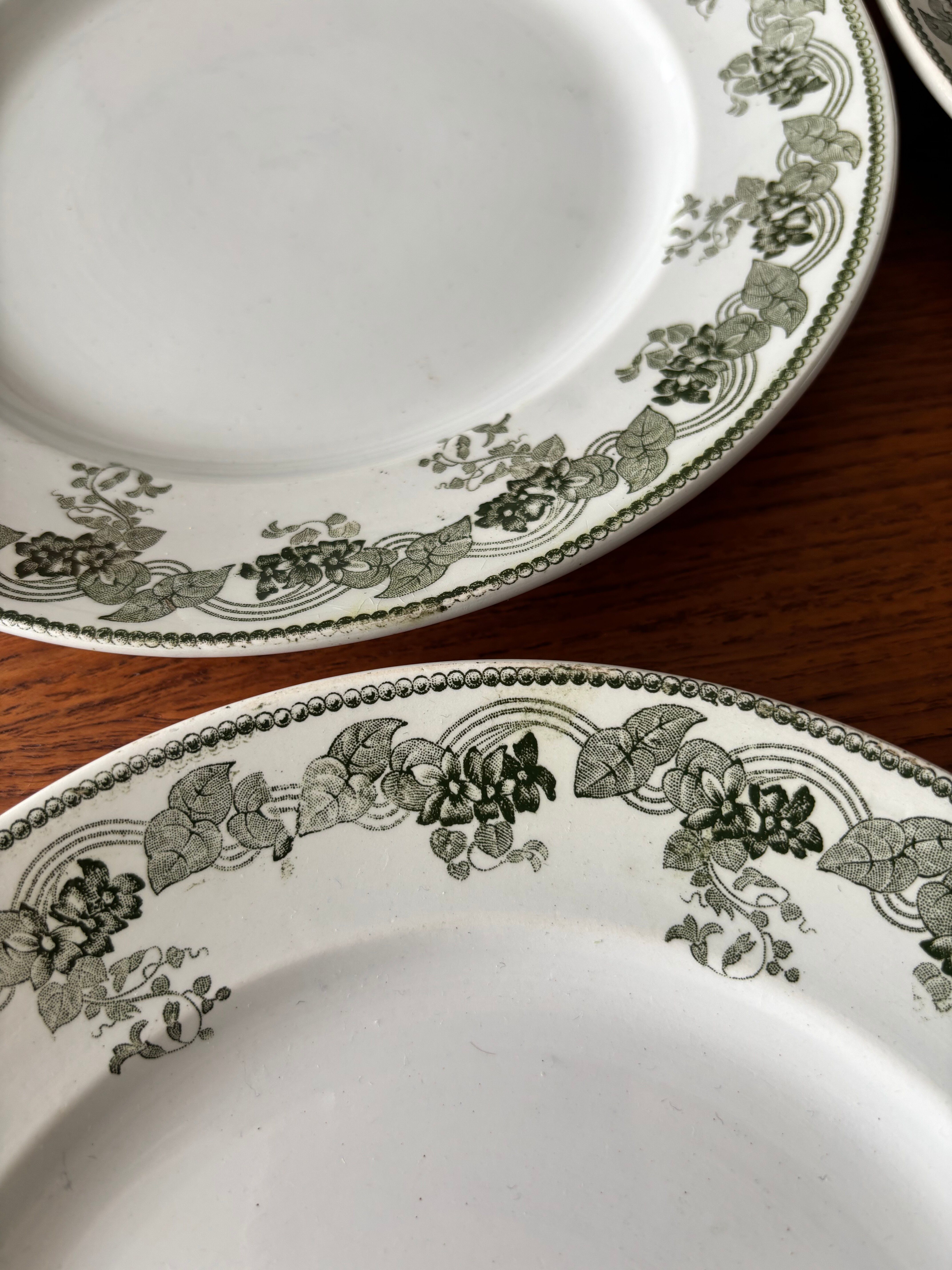 Set of 4 flat plates Terre de Fer Moulin des Loups and hamage Viol