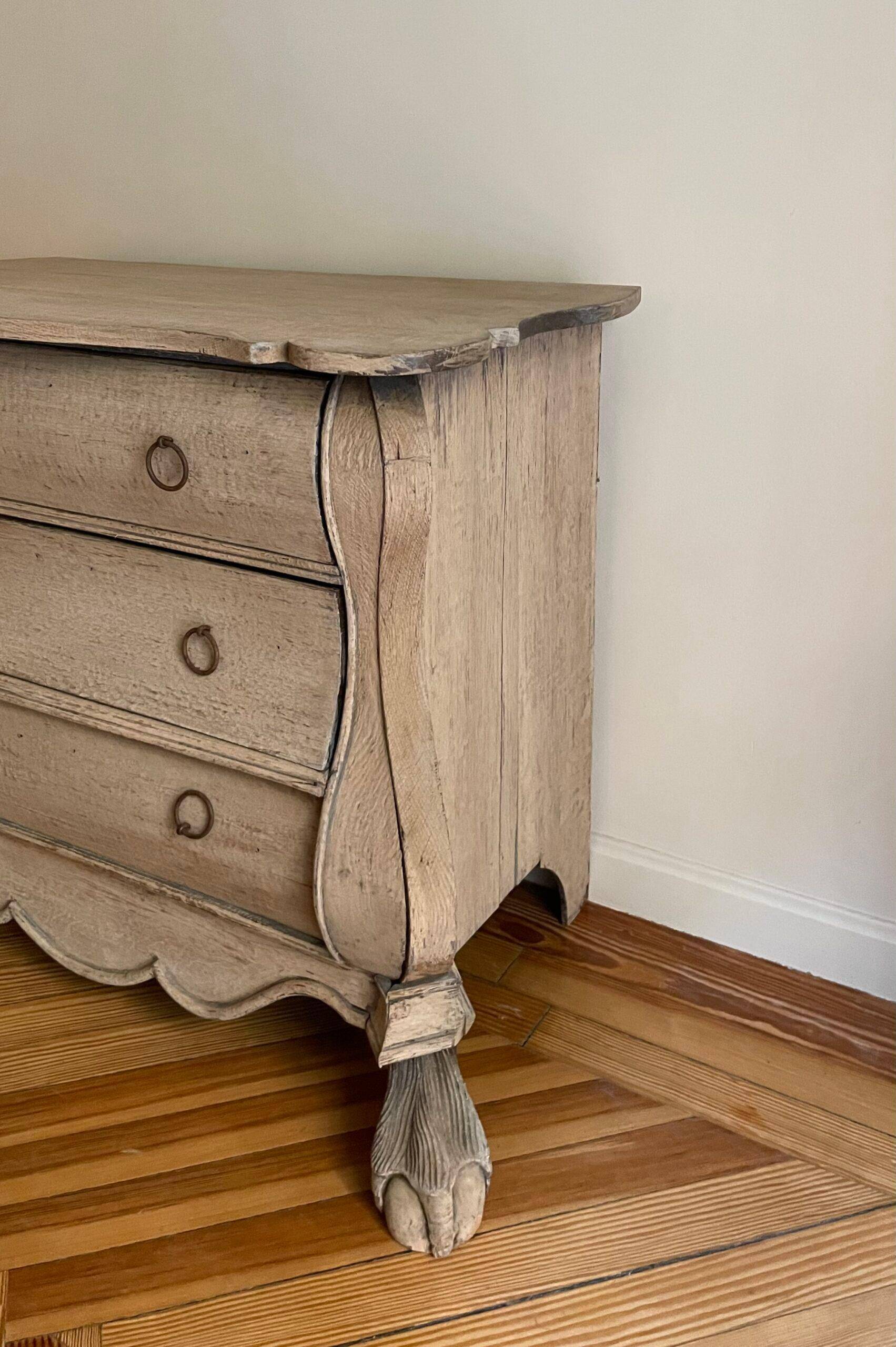18th century Dutch chest of drawers
