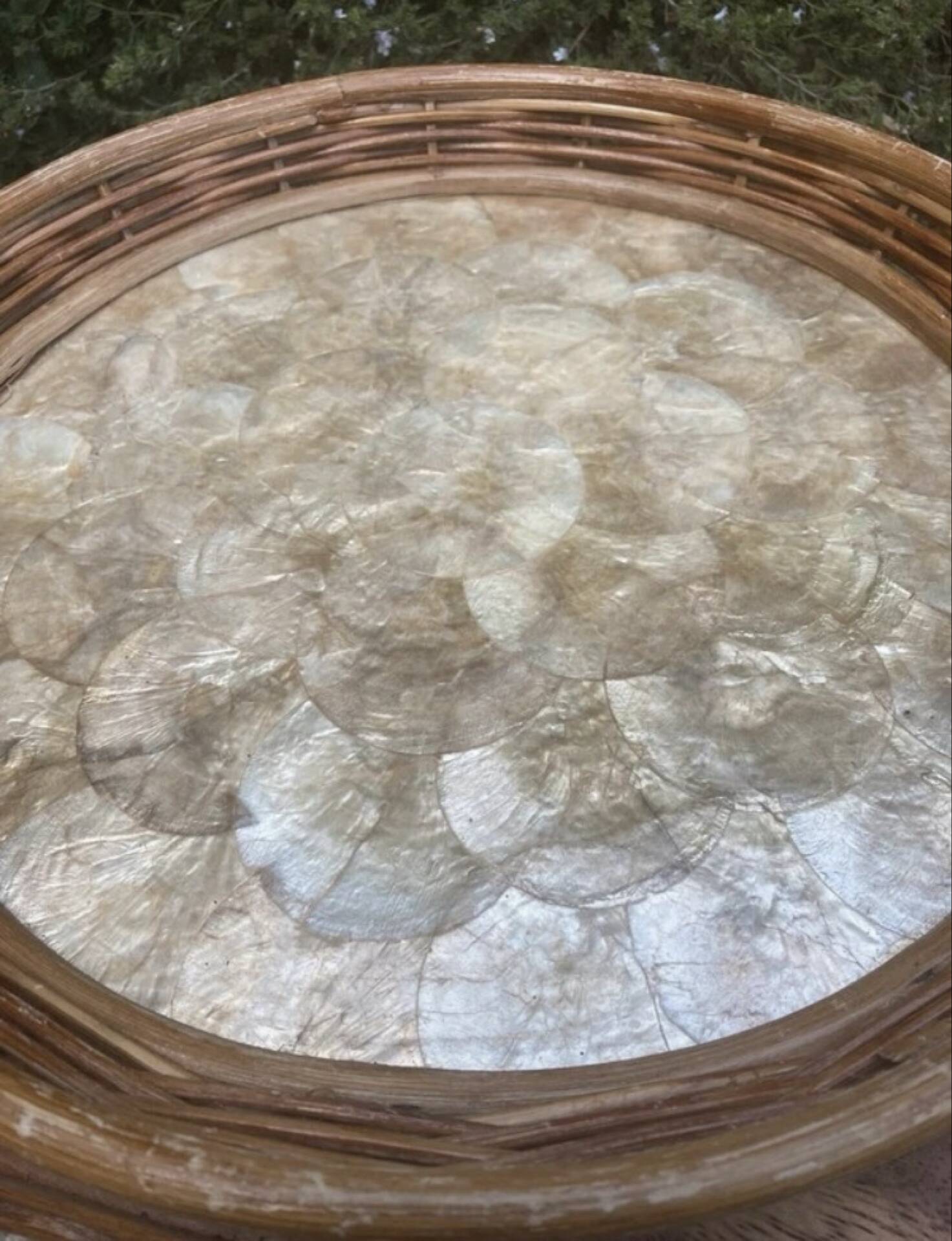 Mother-of-pearl plate