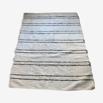 Simple carpet in ecru recycled cotton with black stripes of Berber type