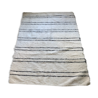 Simple carpet in ecru recycled cotton with black stripes of Berber type