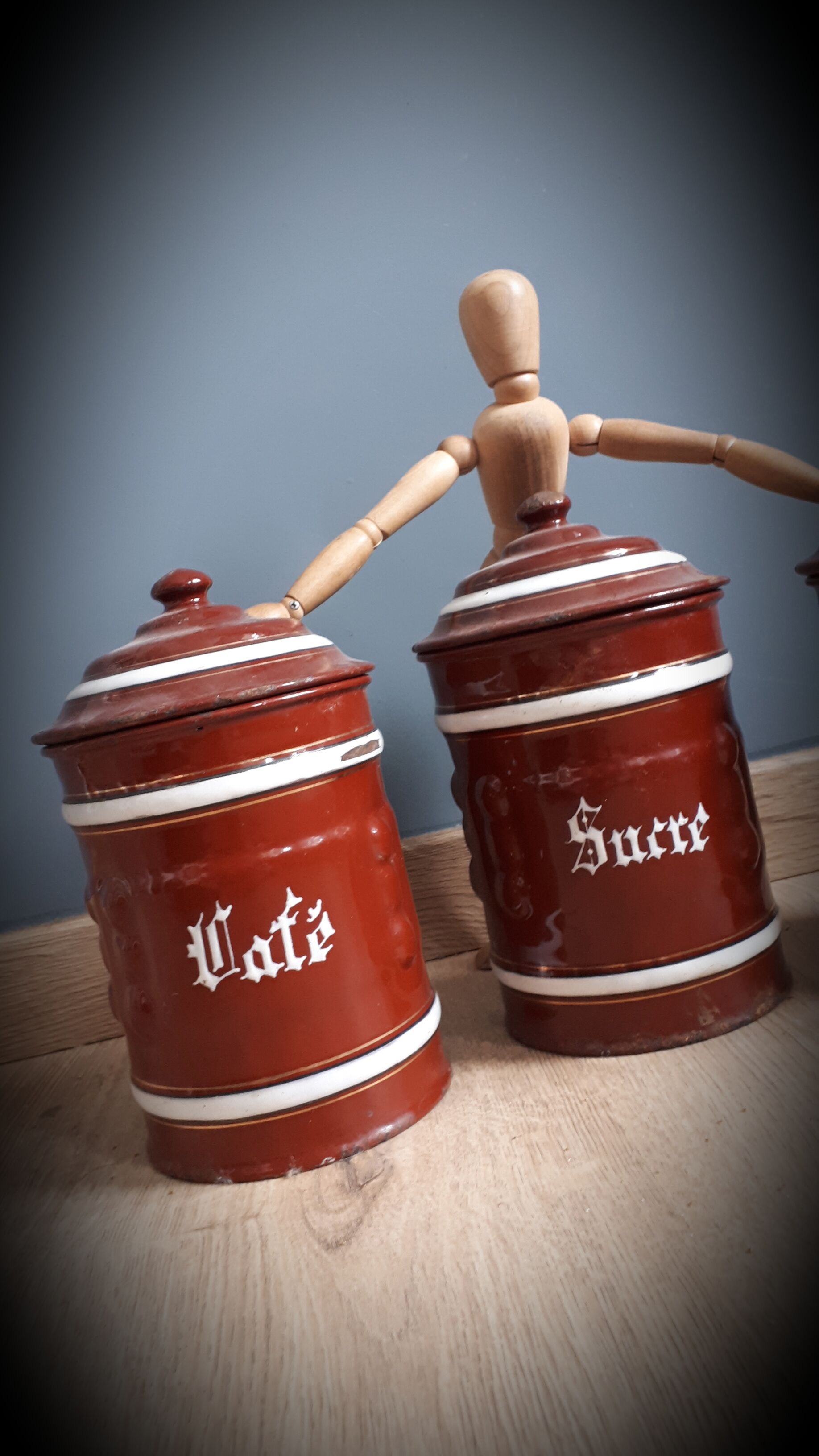 Trio pots kitchen brown