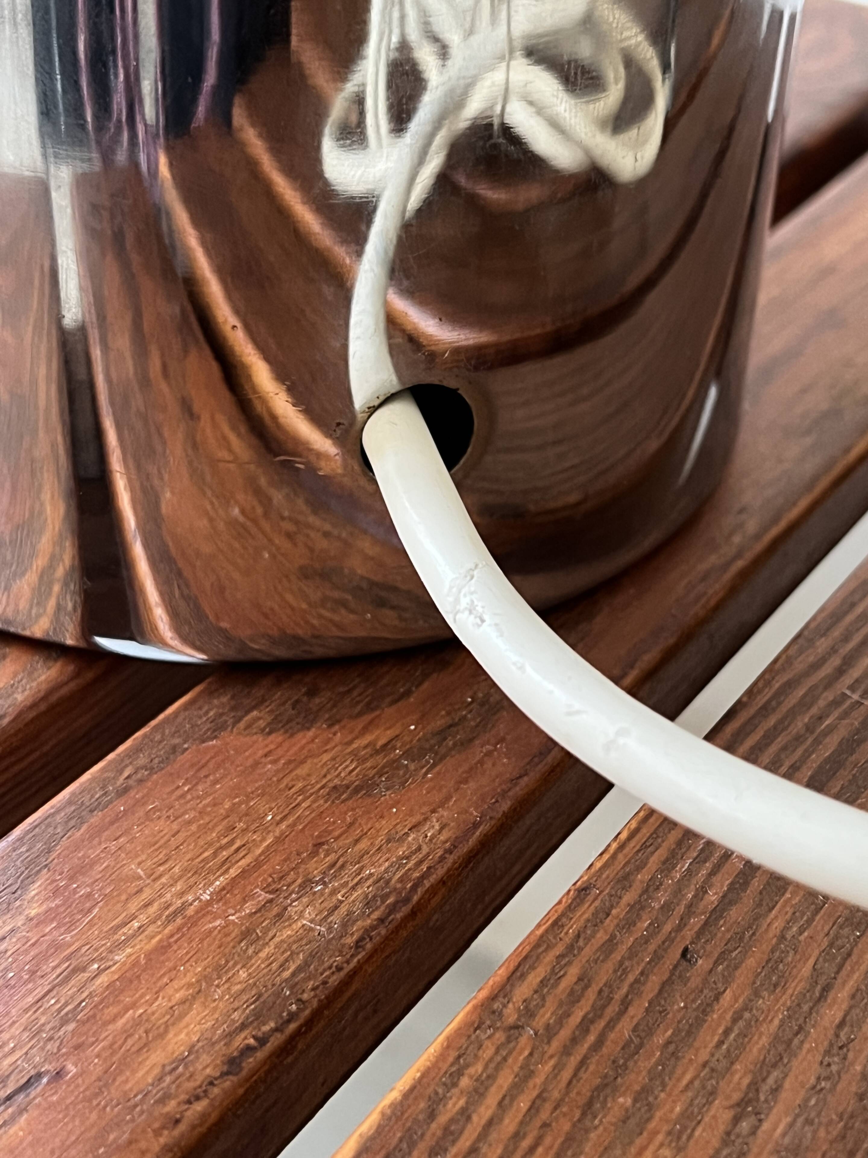 Brumbury table lamp in chrome and white by Luigi Massoni for Guzzini 1970