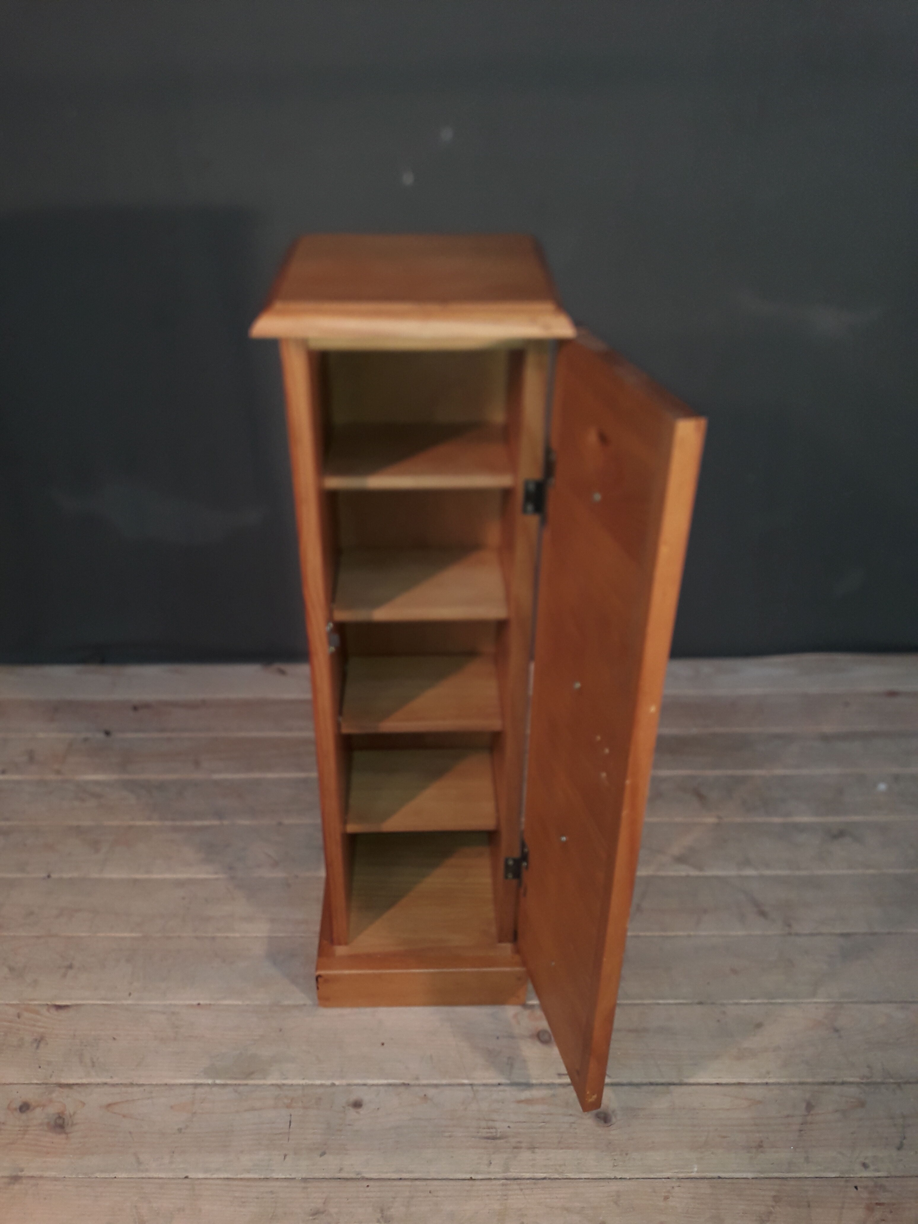 Storage cabinet