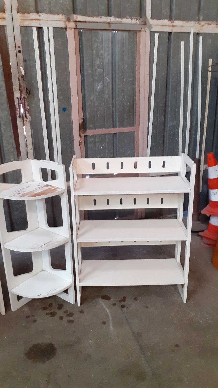 Folding vintage shelf