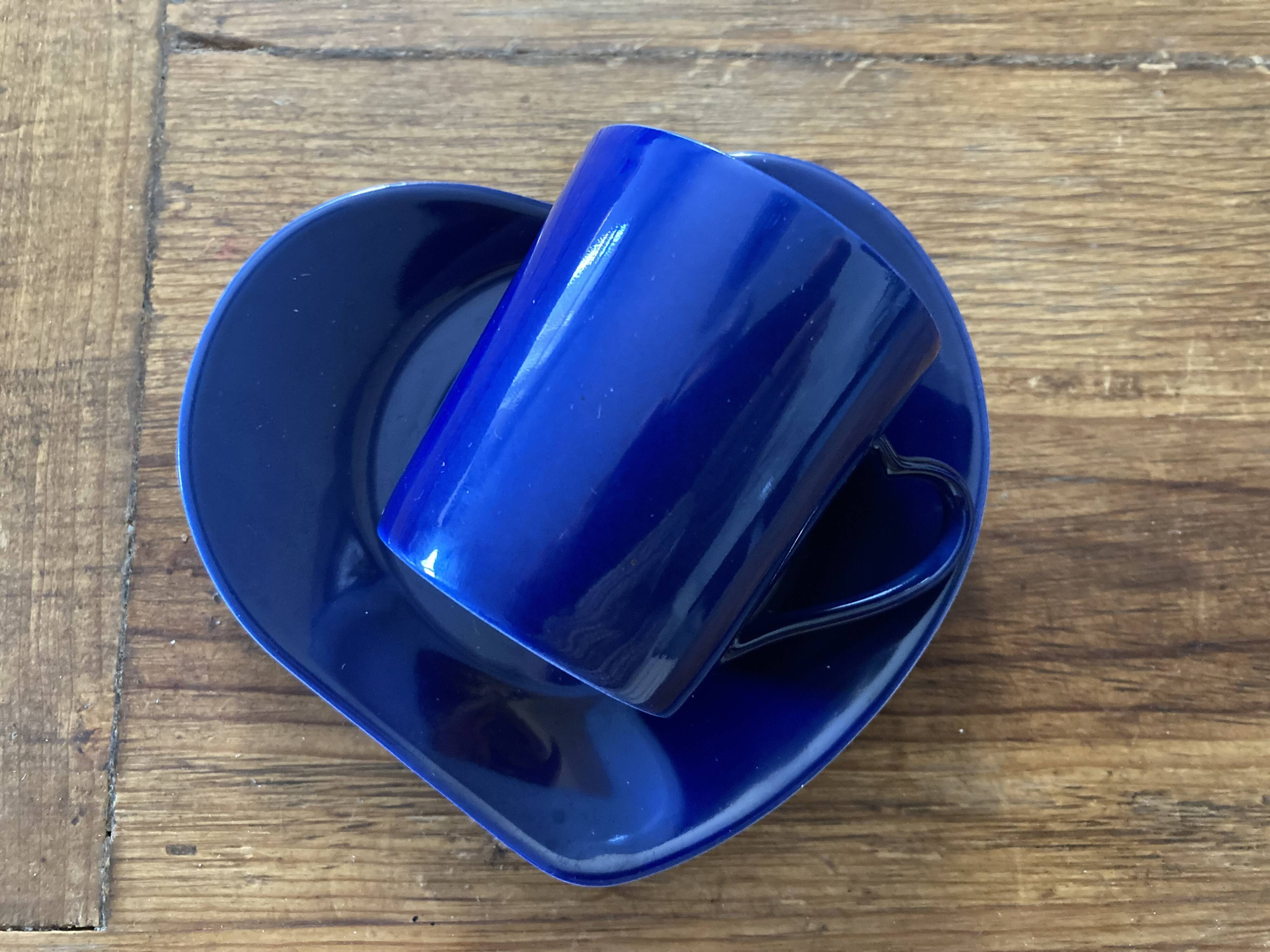 Coffee cups/saucers