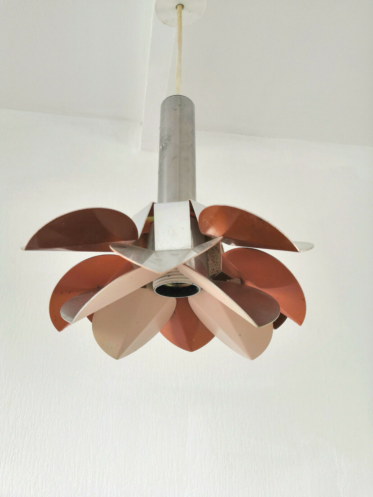 Suspension metal petals two-tone design 70s