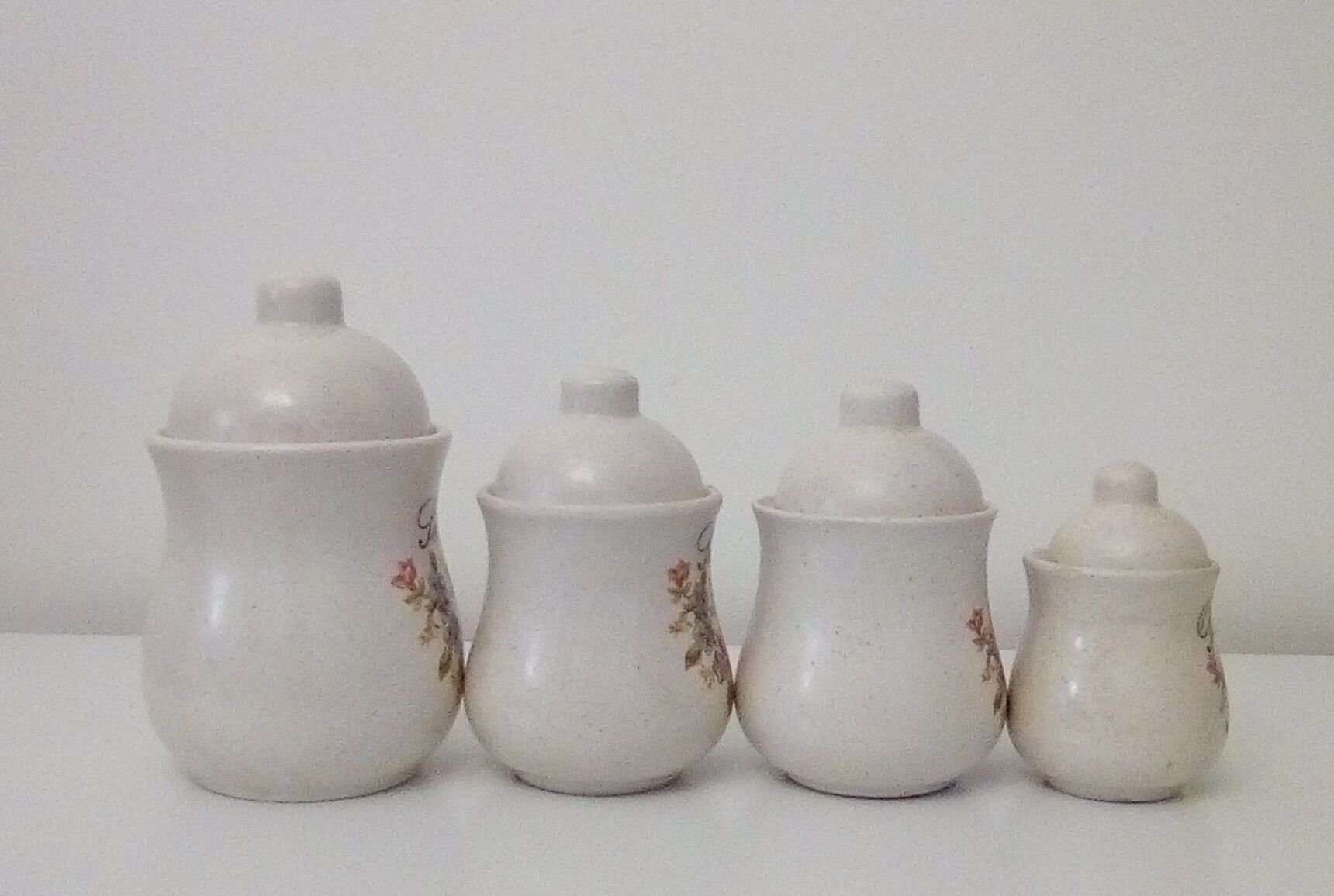 Series of 4 kitchen pots - floral motif