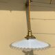 Suspension vintage en verre opaline forme mouchoir plissé diamètre 24 cm griffe laiton