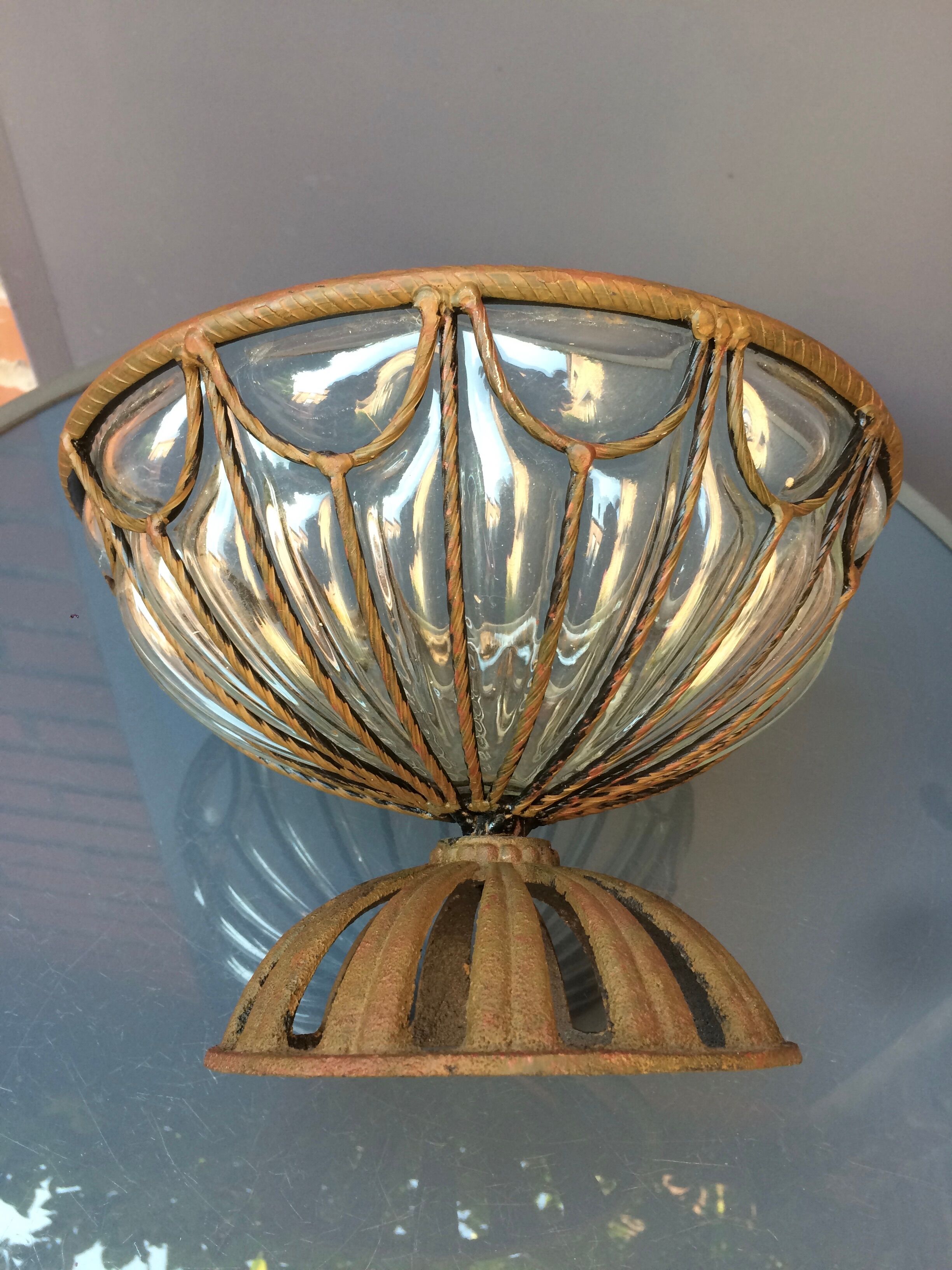Vasque en fer forgé et verre soufflé