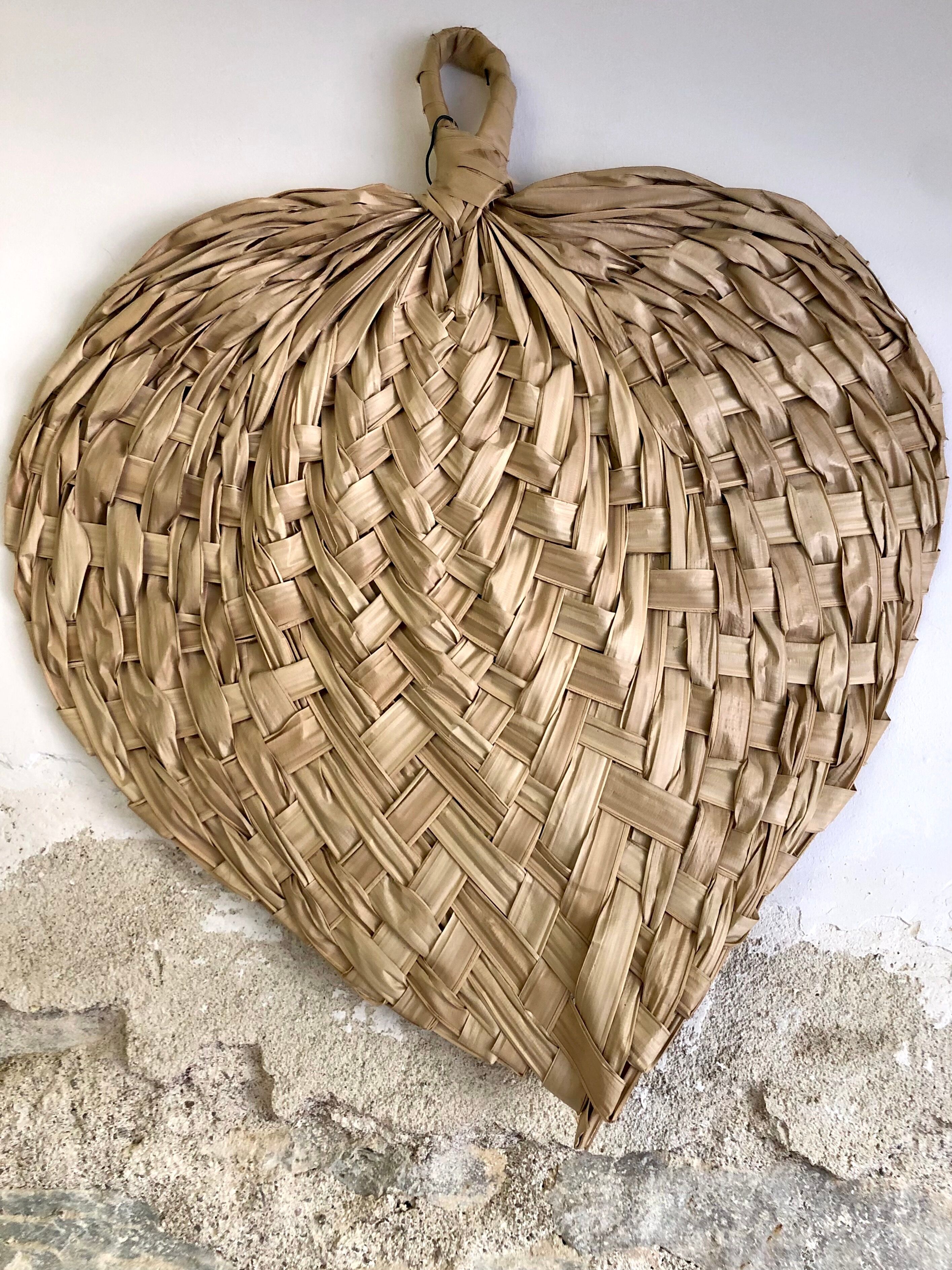 Braided palm leaf eventail