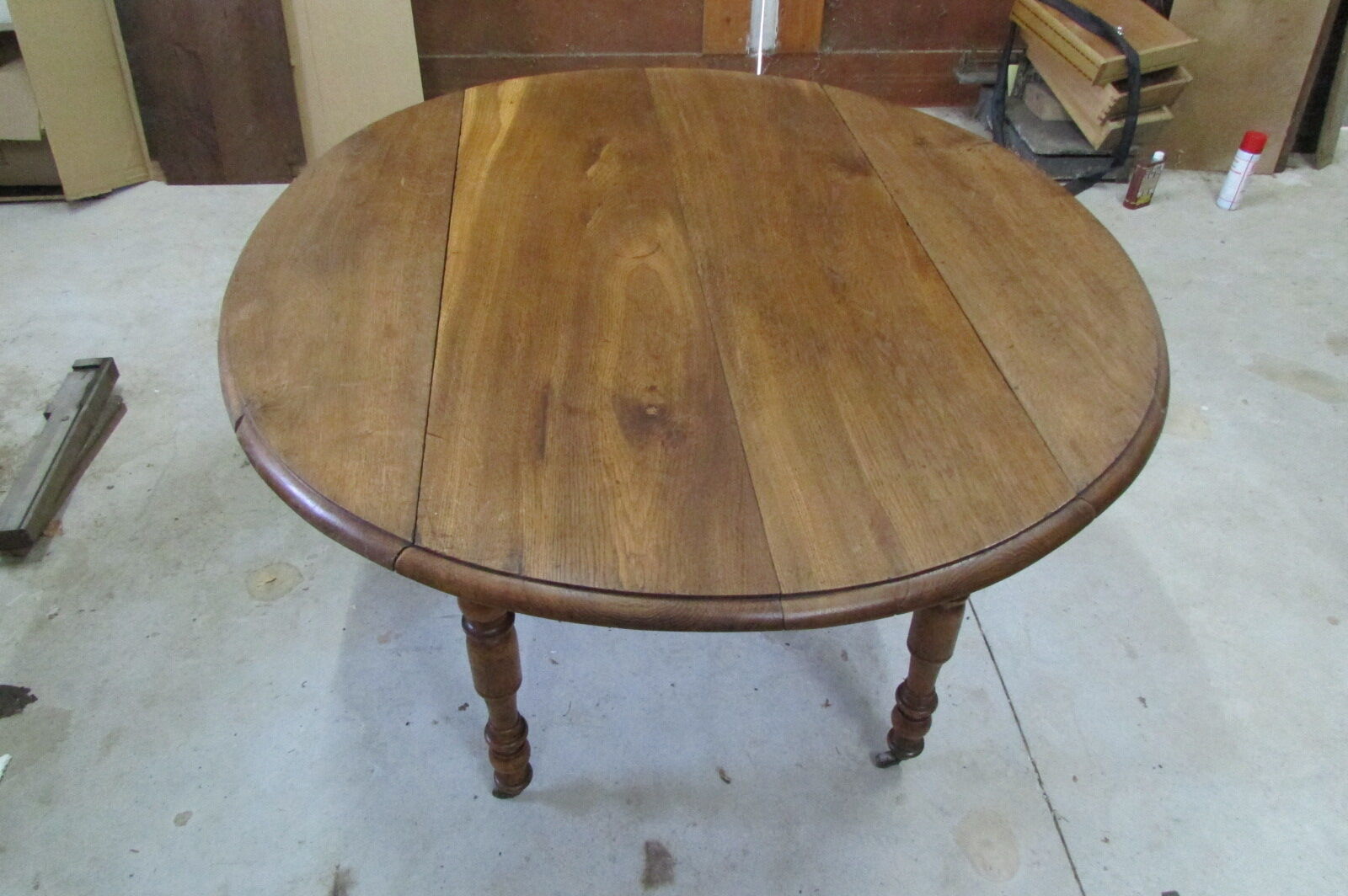Round kitchen table with solid oak shutters
