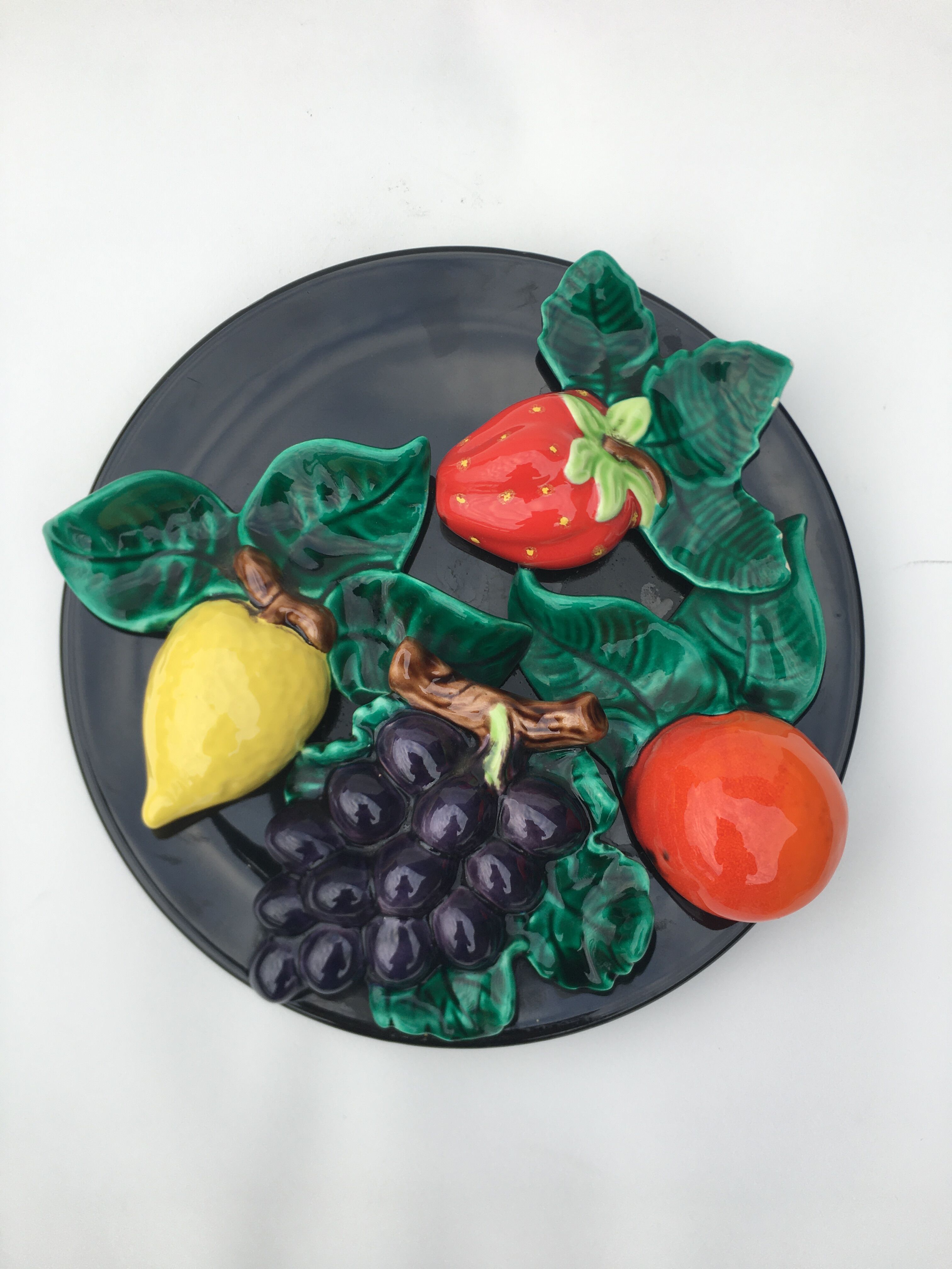 Decorative plate in barbitin