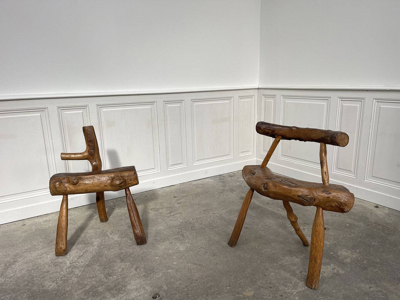Paire de chaises en bois art populaire