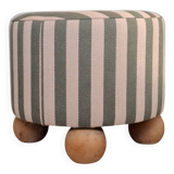 Pouf with ball feet