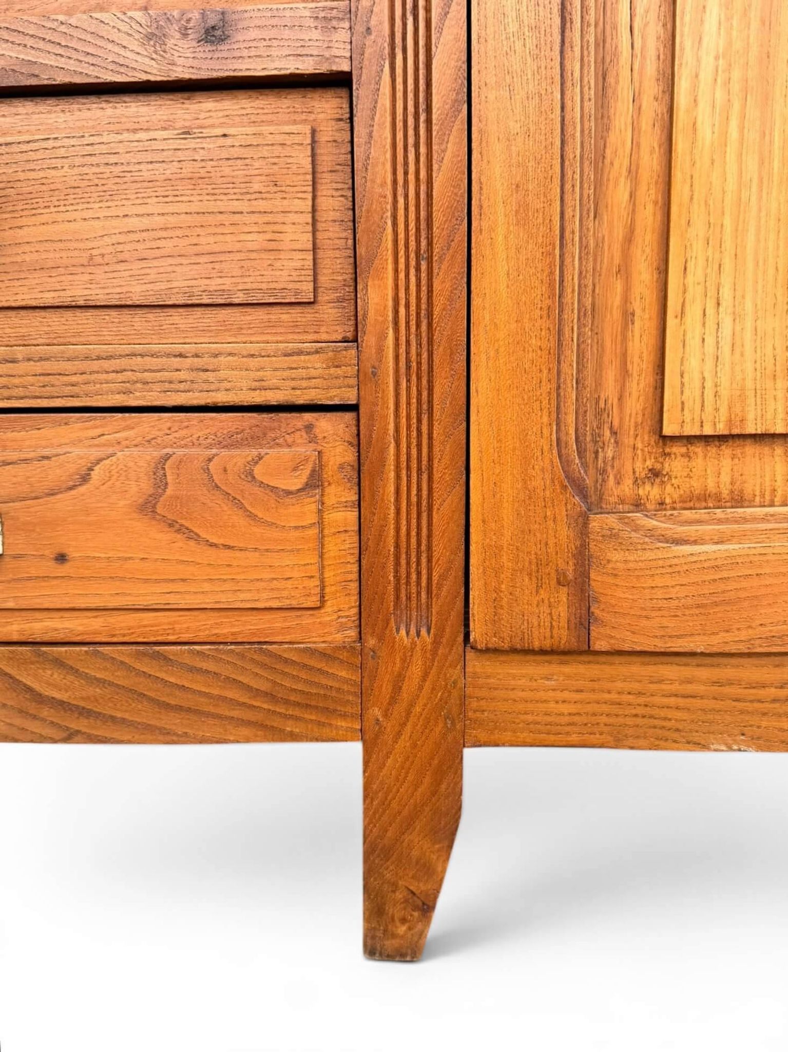 Armoire Art Déco asymétrique, vers 1940