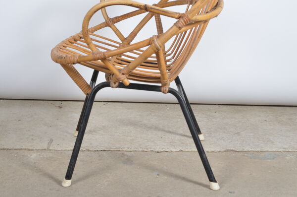 Fauteuil coquille en rotin avec accoudoirs