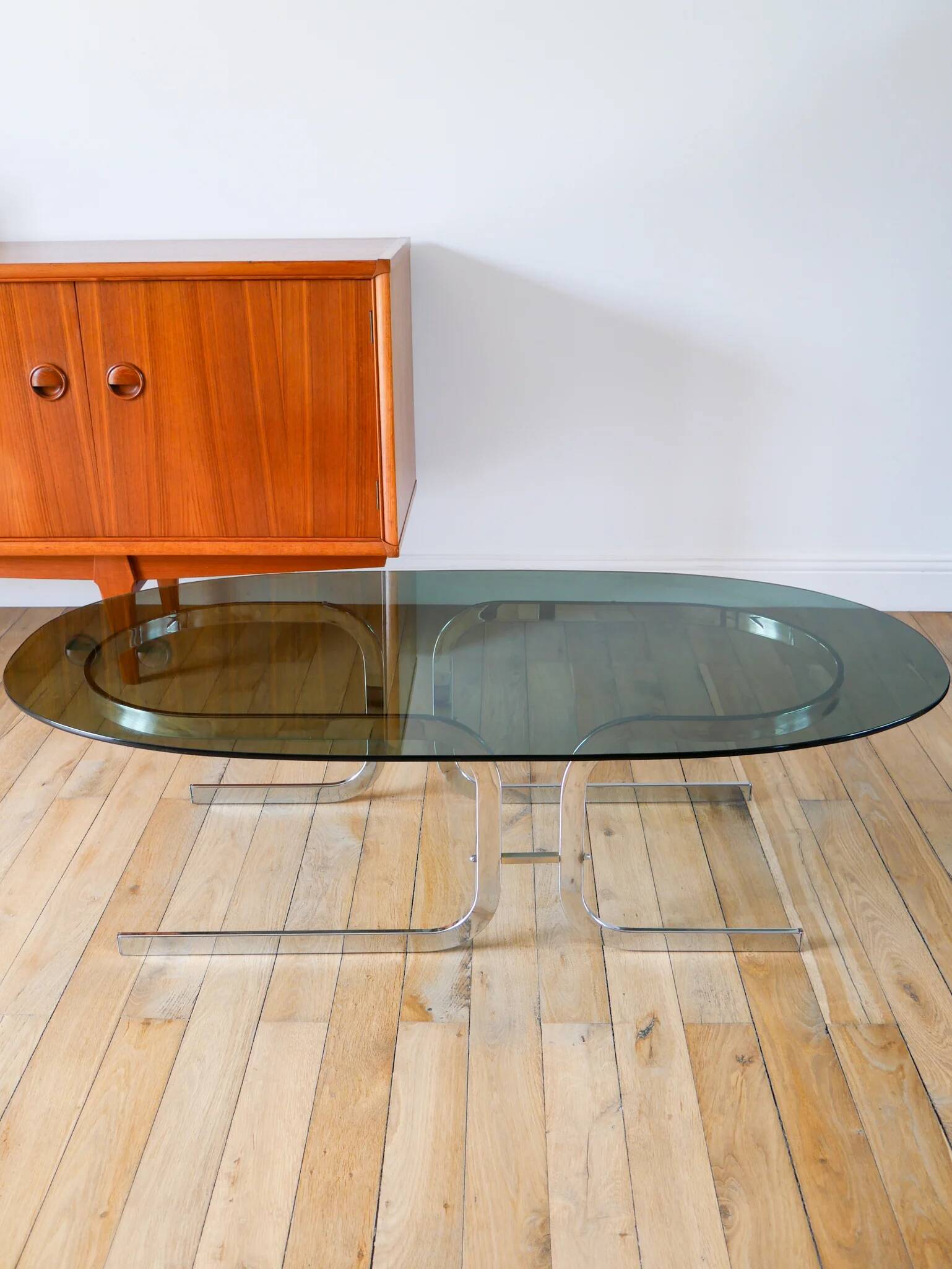 Oval coffee table in smoked glass and chrome, original double S design base, 1970.