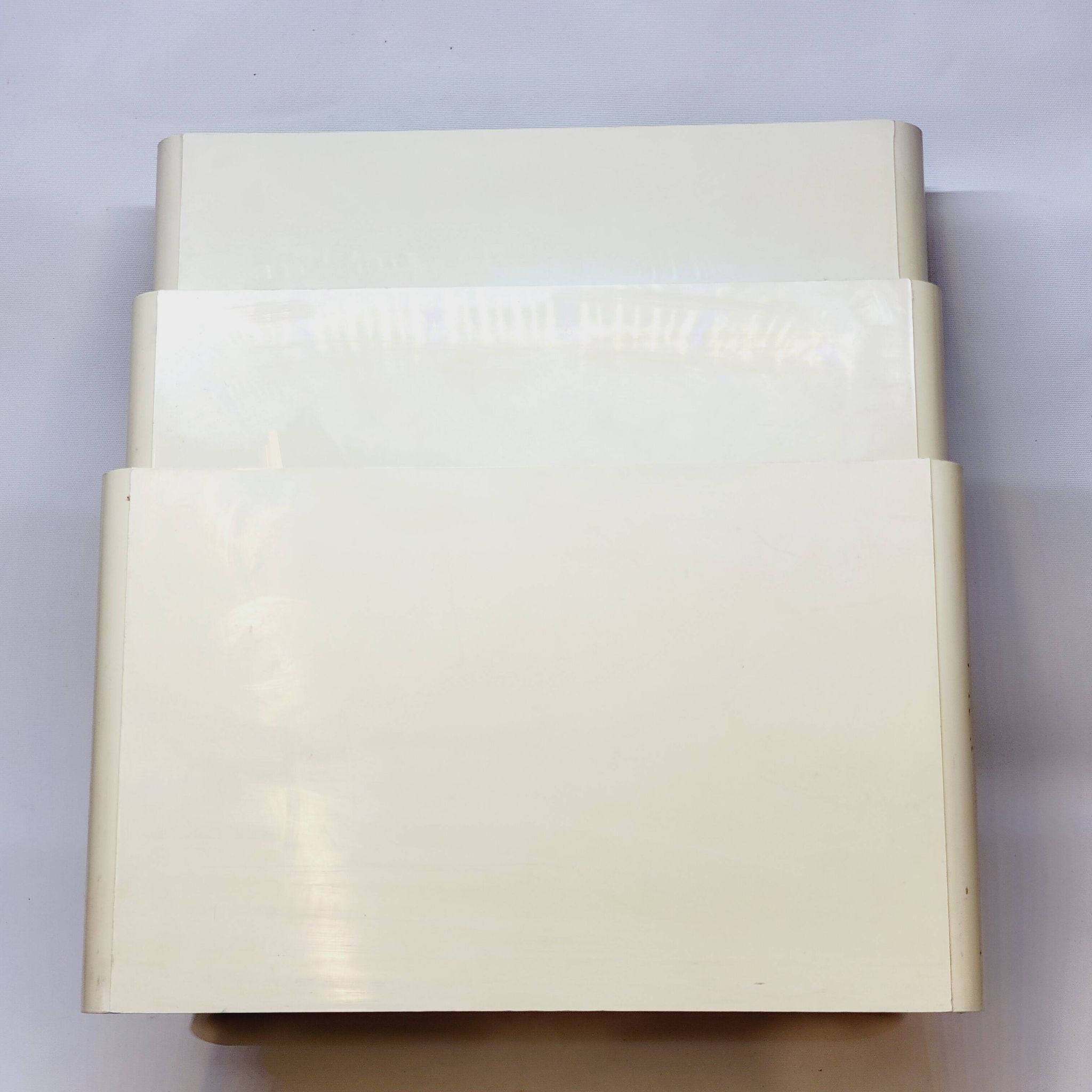 Kartell Vintage 4675 Magazine Rack Design by Giotto Stoppino in Plastic C