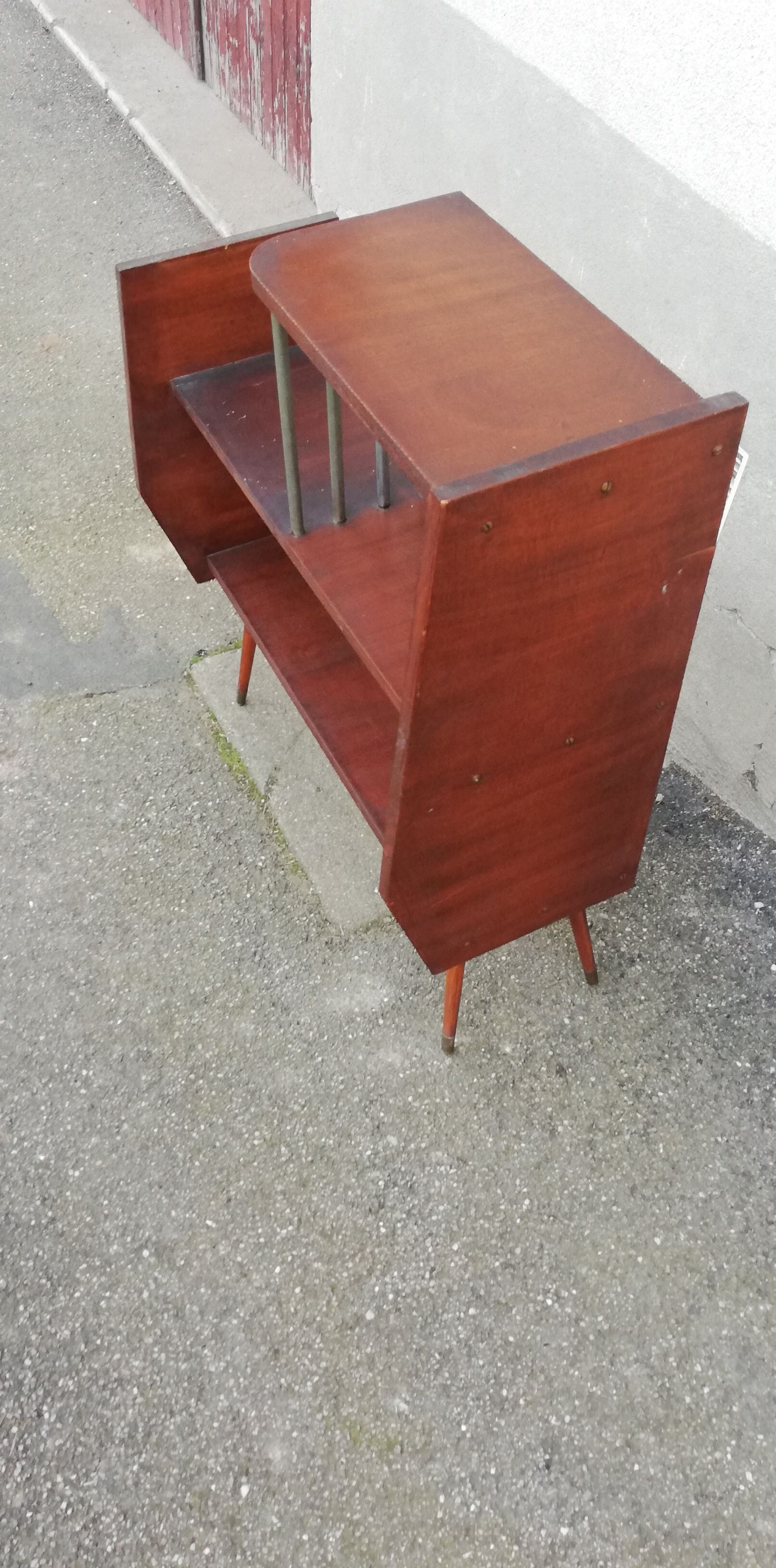 Vintage shelf compass feet