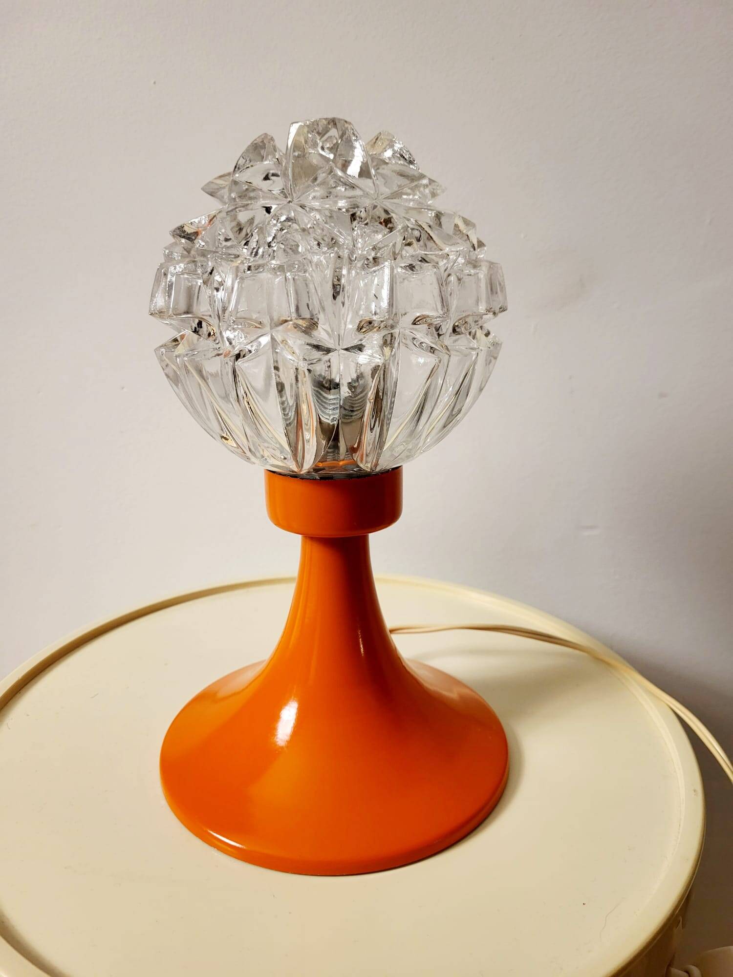 Vintage space age tafellamp uit de jaren 60 met lampenkap in glas