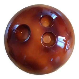 Bowling ball ice seal