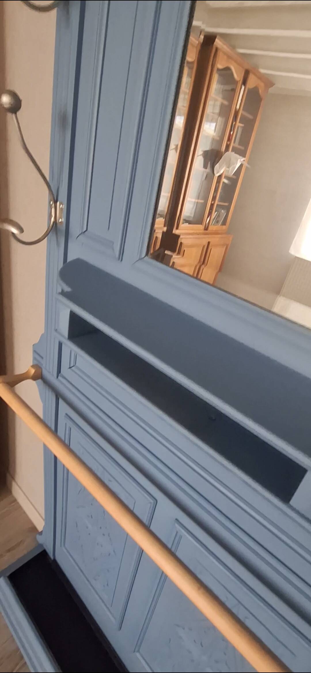 Wall-mounted locker room