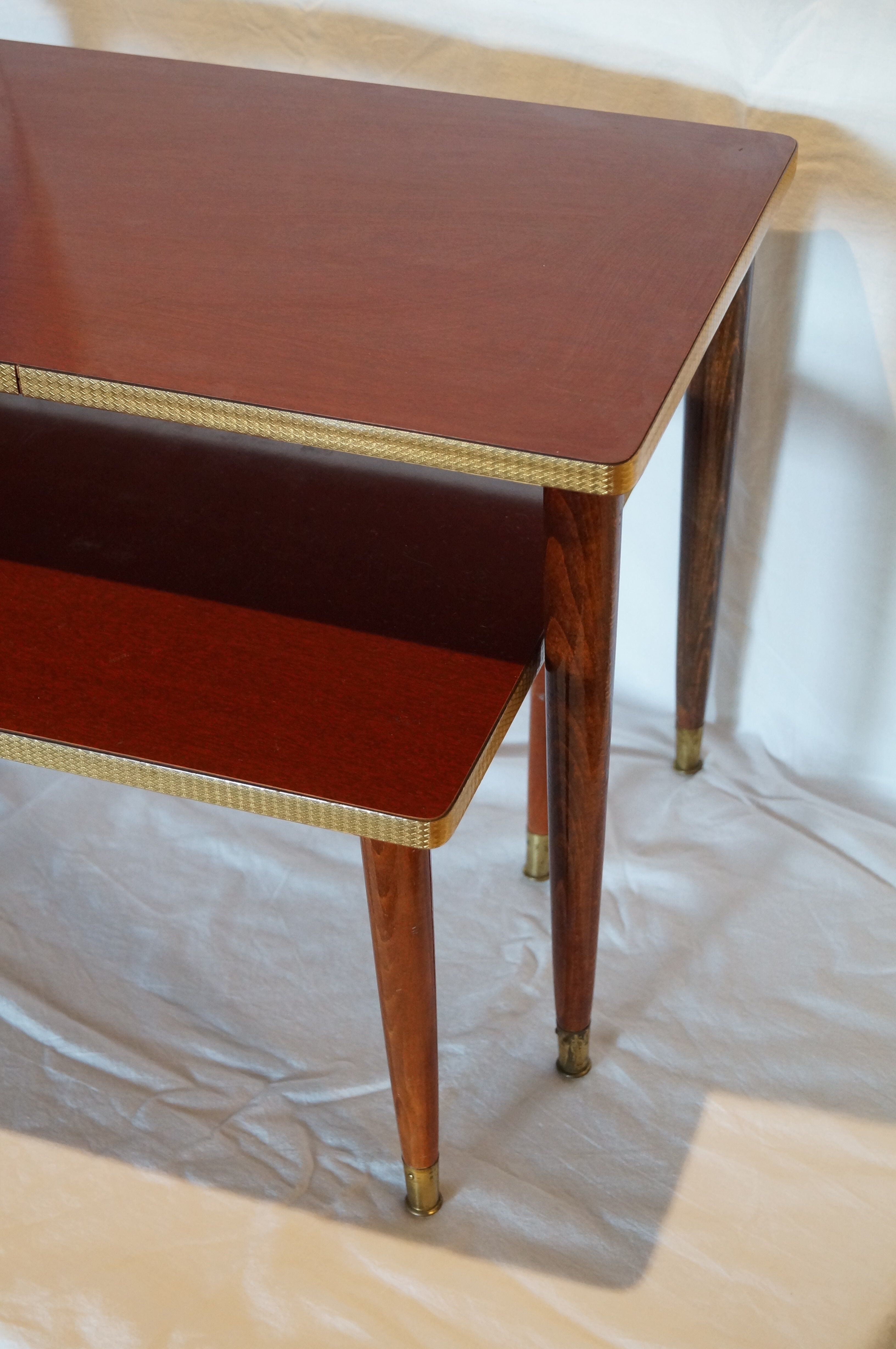 Lot of 2 nesting tables