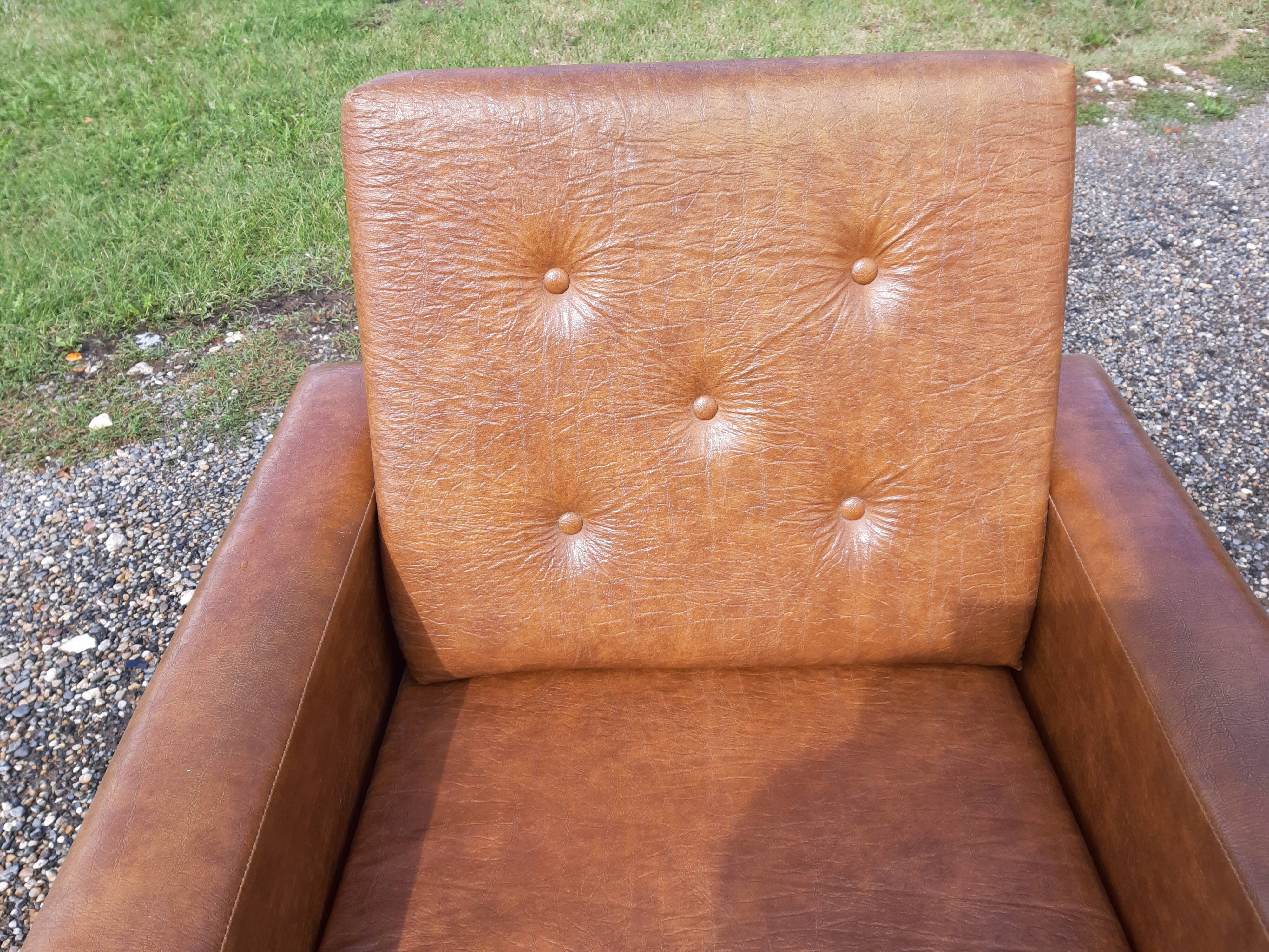 Fauteuil années 60 skai marron