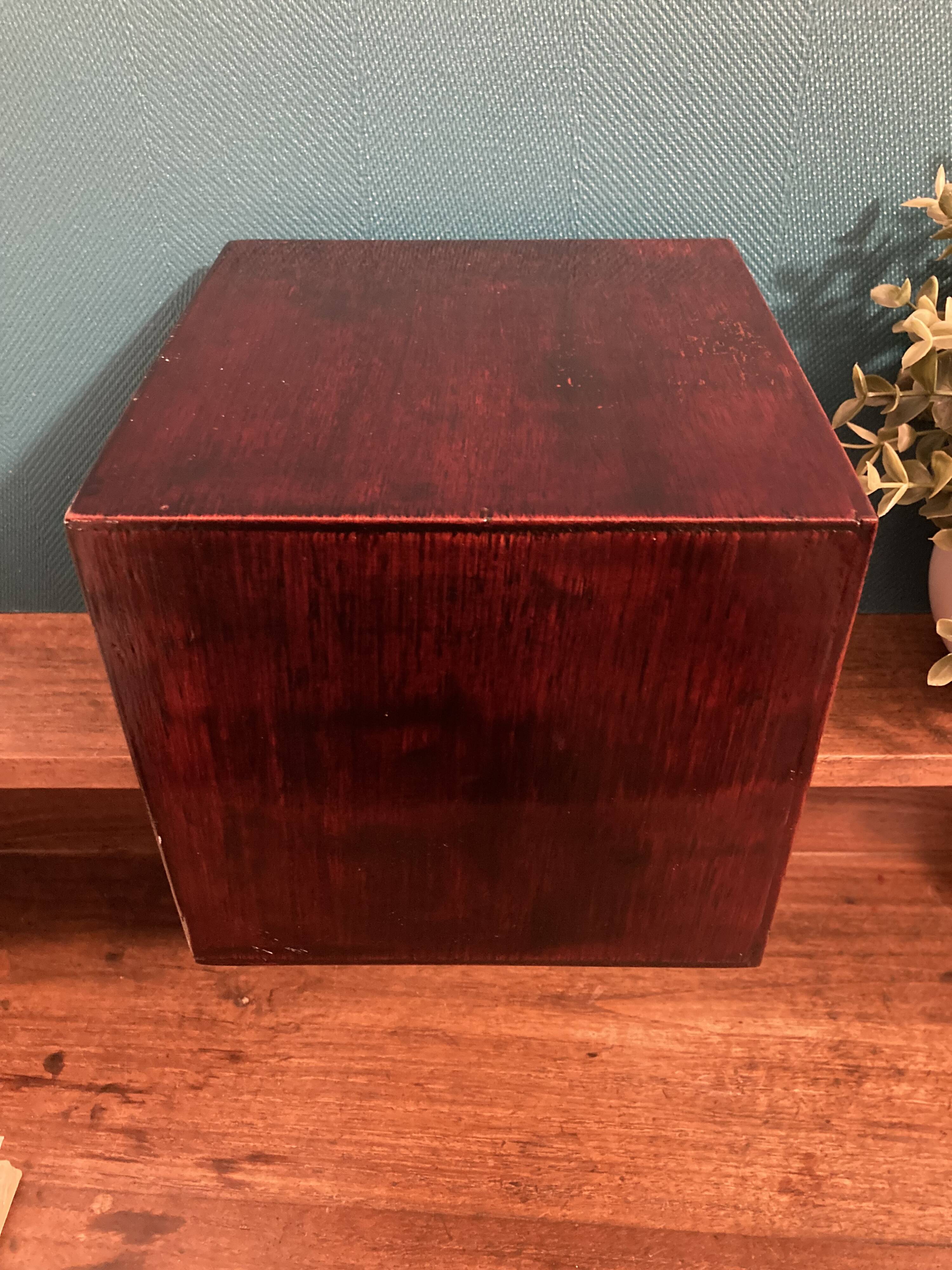 Jewelry box