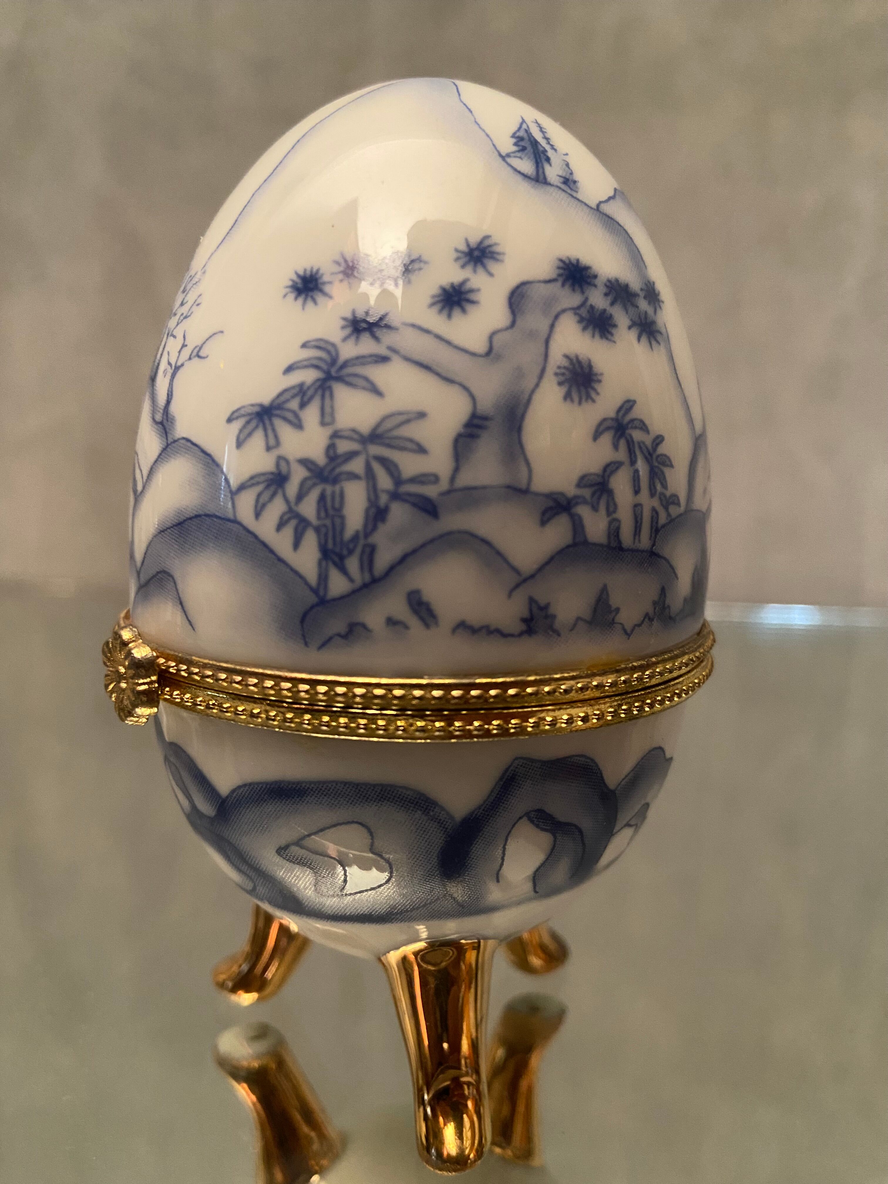 Porcelain egg box with Japan decoration gilded metal frame
